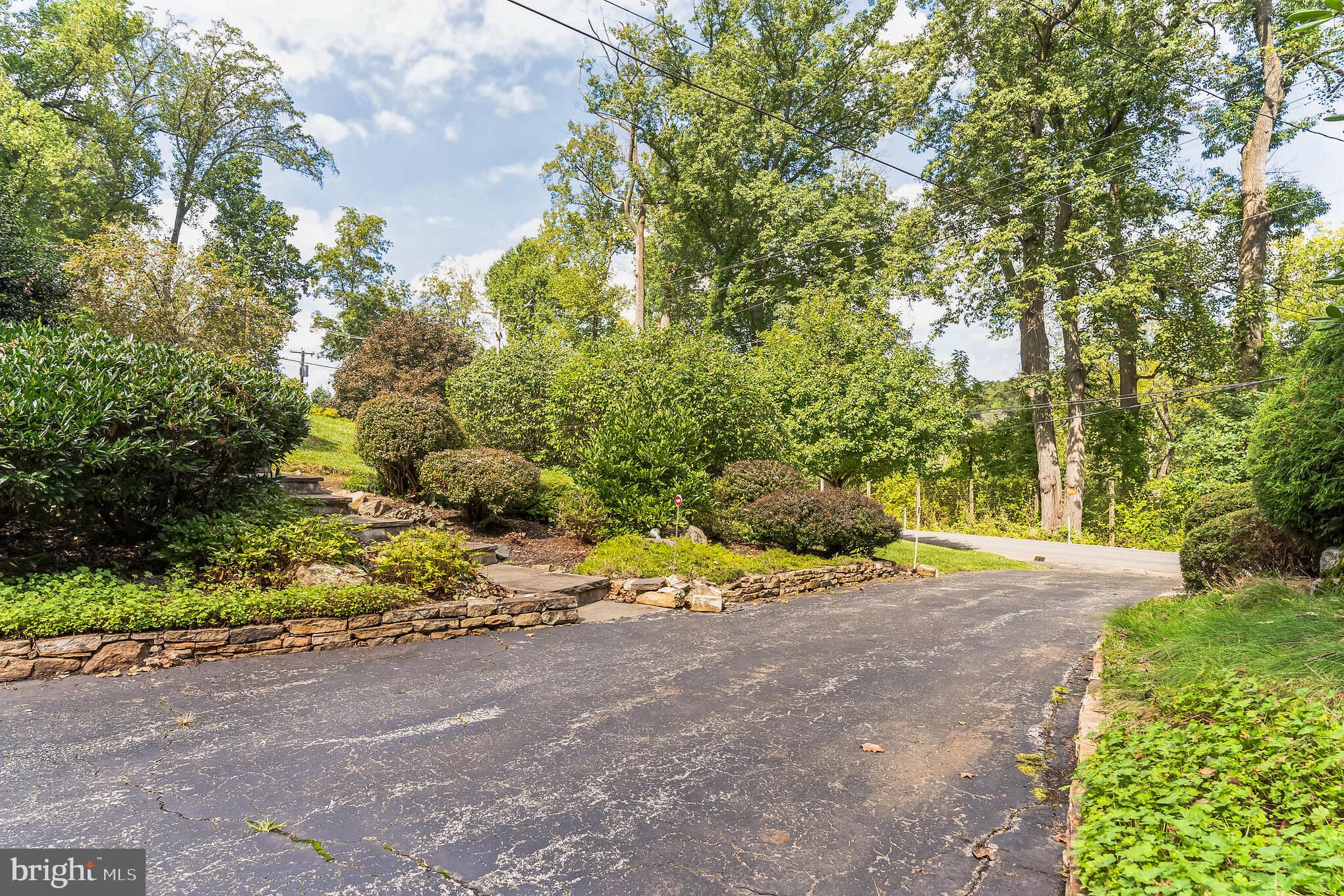 RADNOR HUNT - Residential