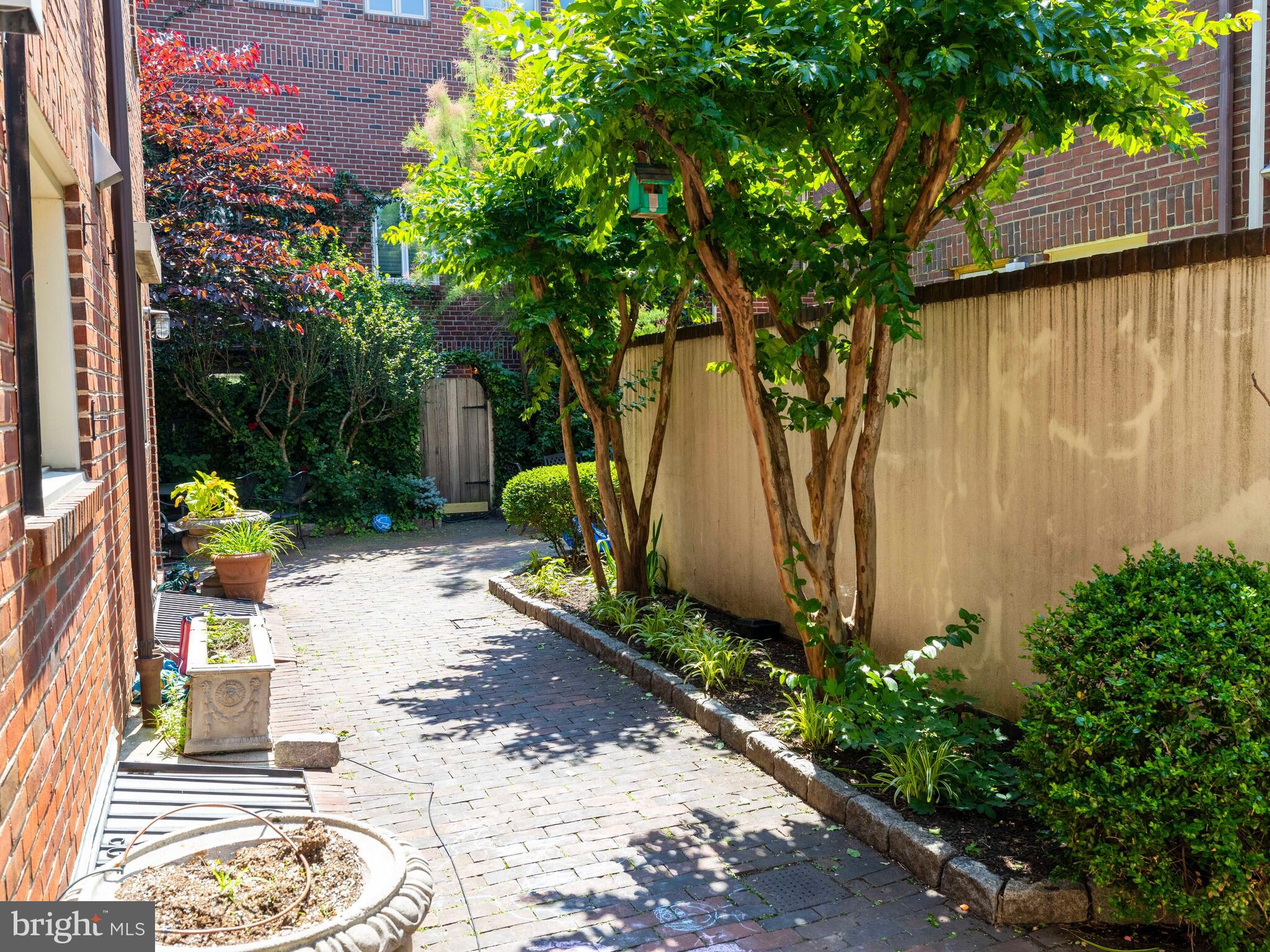 SOCIETY HILL - Residential