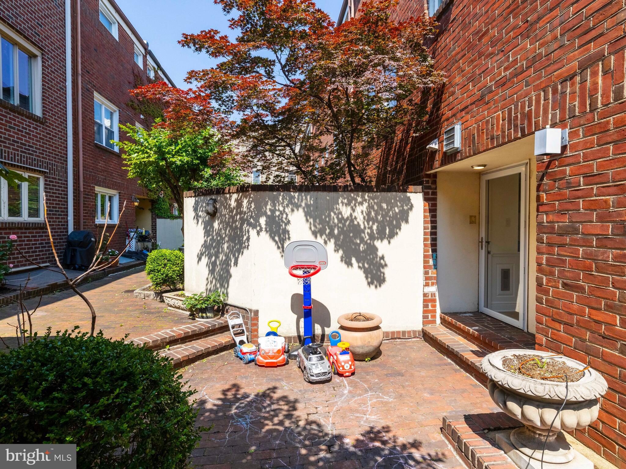 SOCIETY HILL - Residential