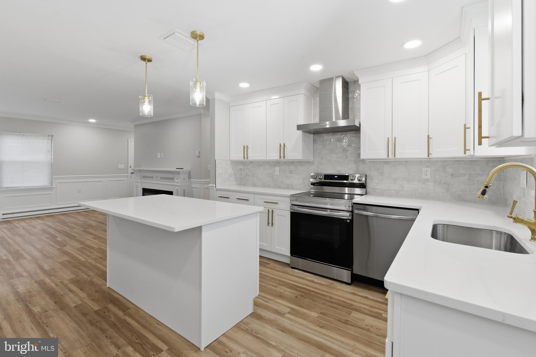 60 BUCKINGHAM DRIVE C