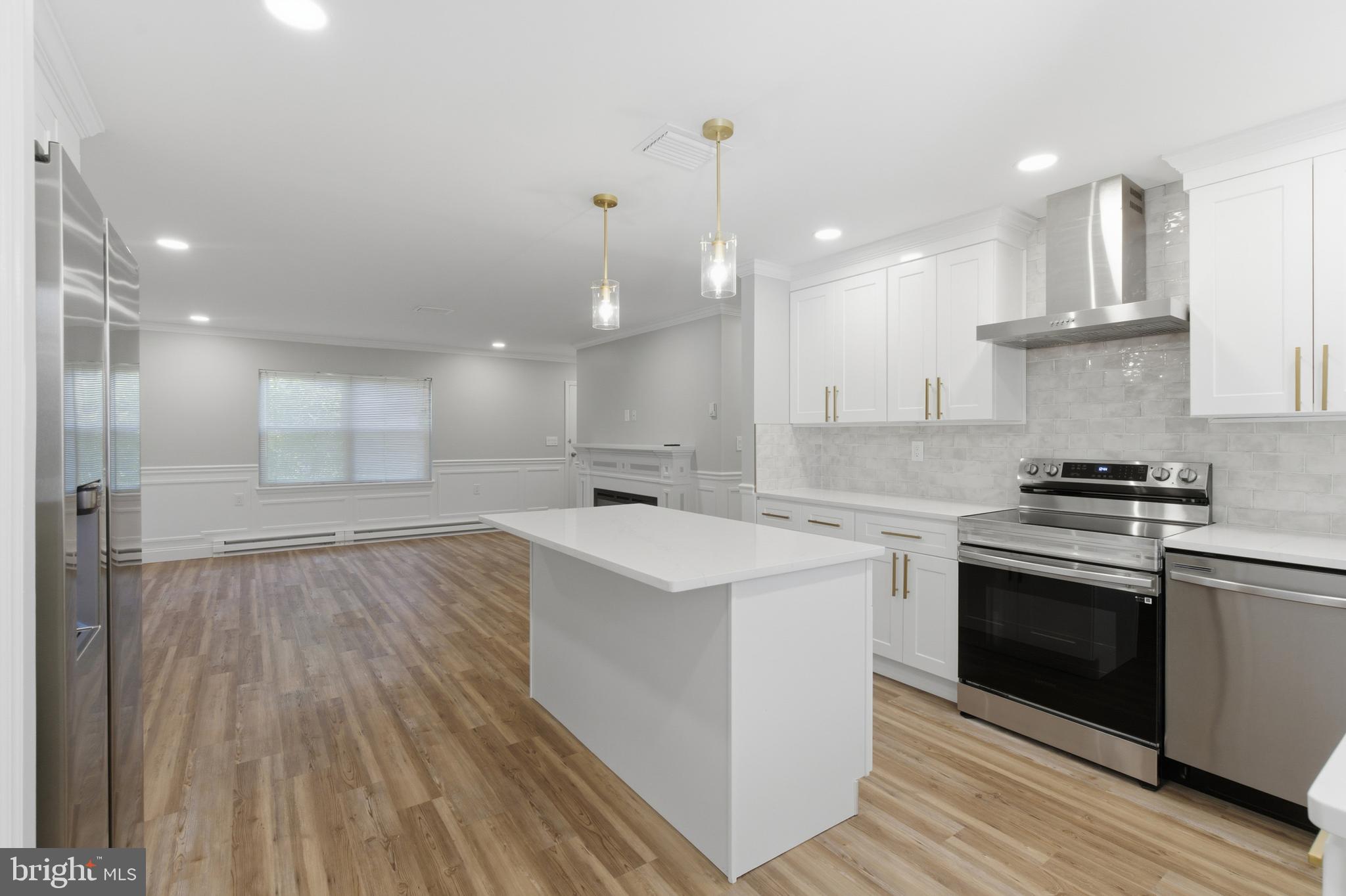 60 BUCKINGHAM DRIVE C