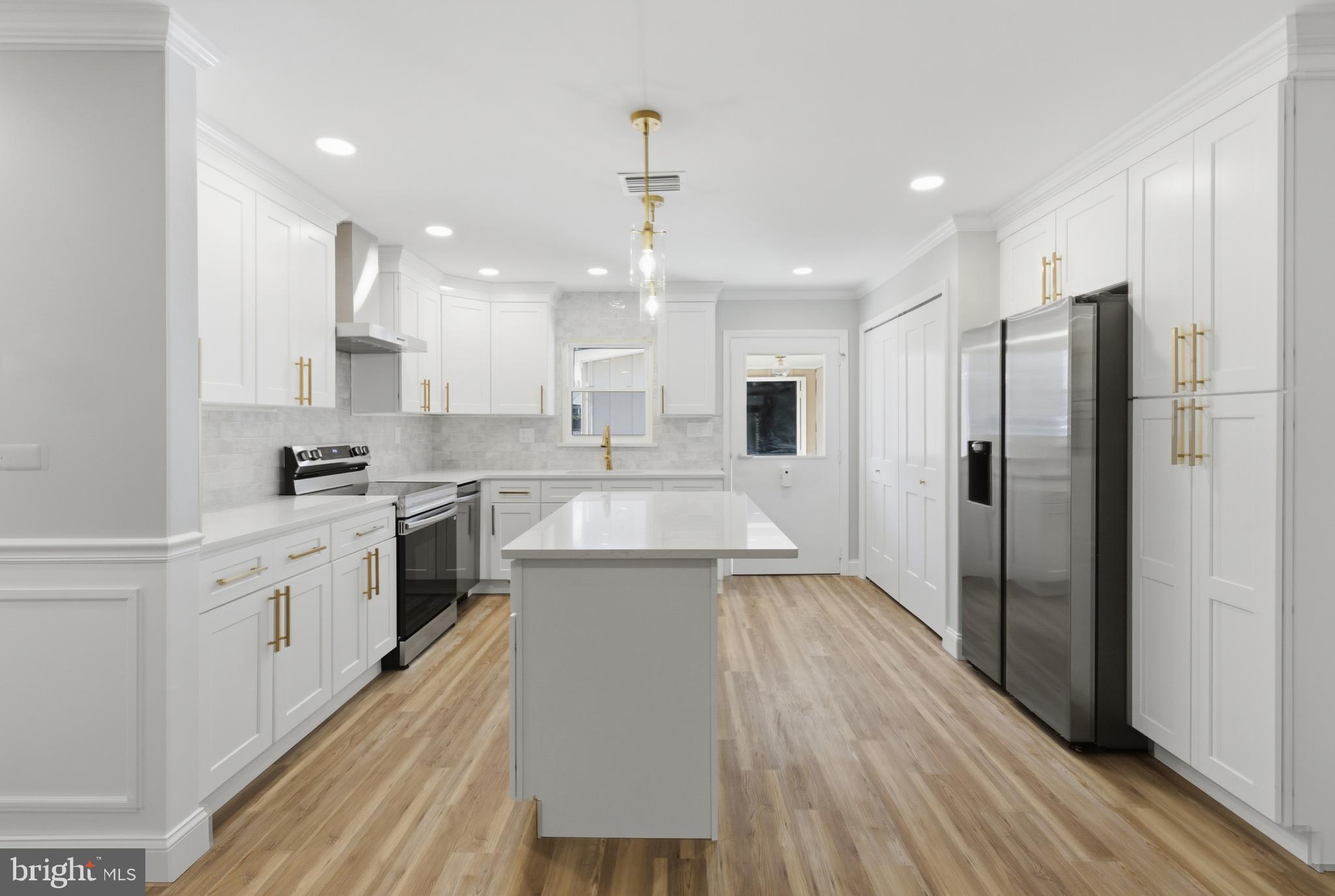 60 BUCKINGHAM DRIVE C