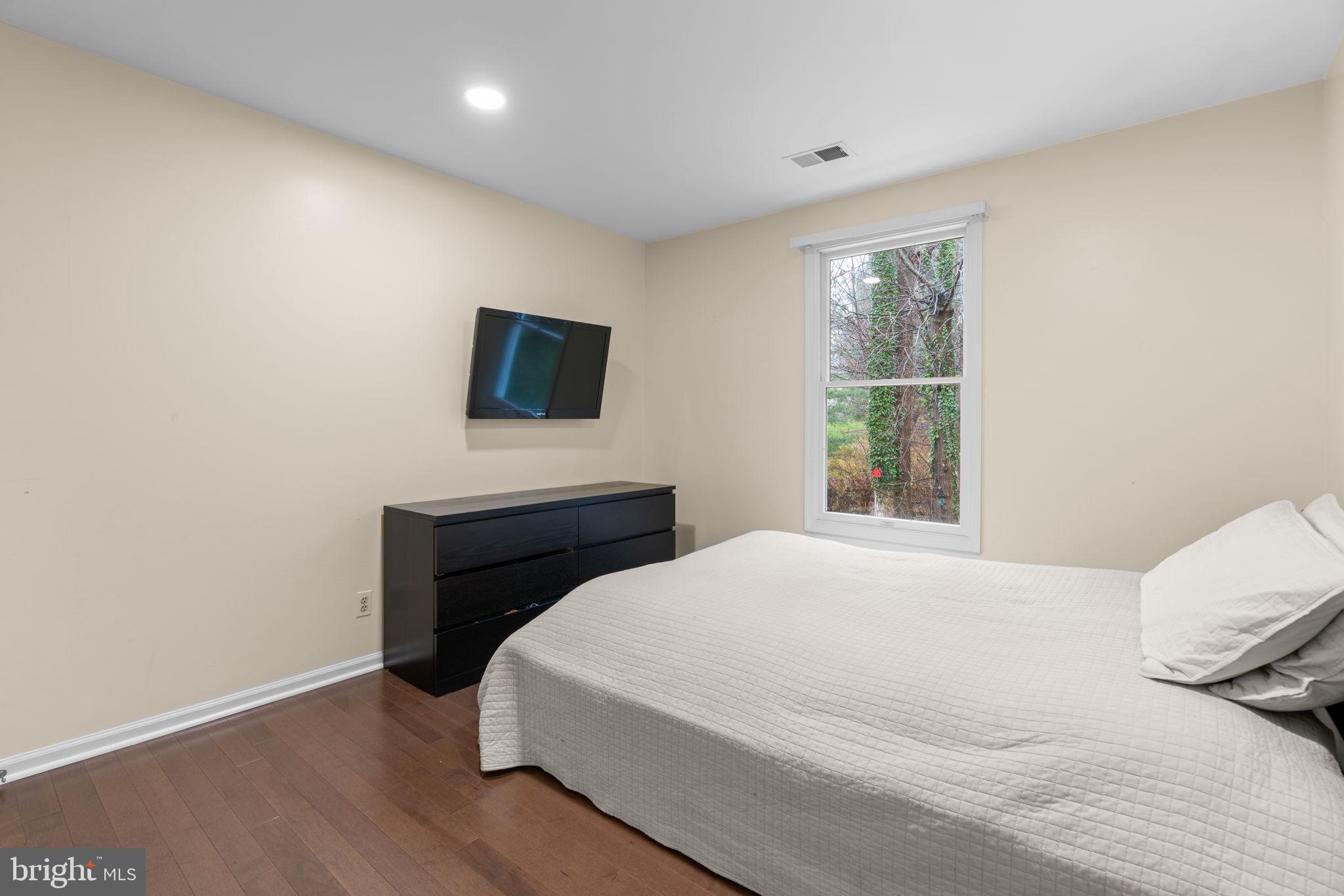 BURLEIGH MANOR - Residential