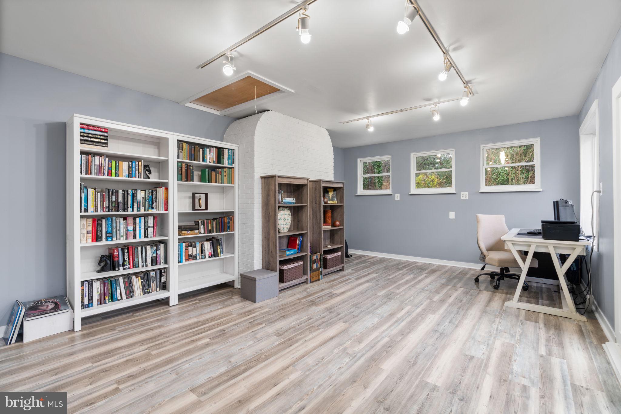 BURLEIGH MANOR - Residential