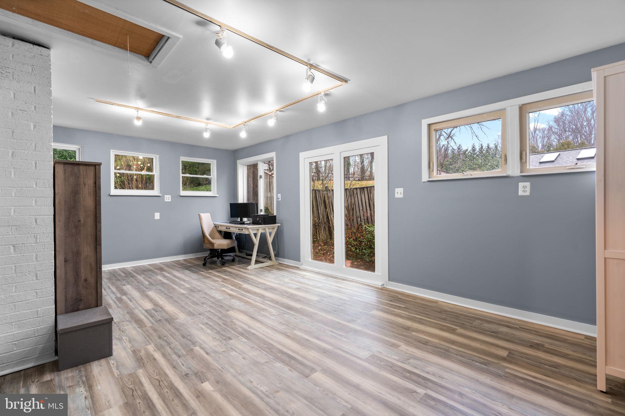 BURLEIGH MANOR - Residential