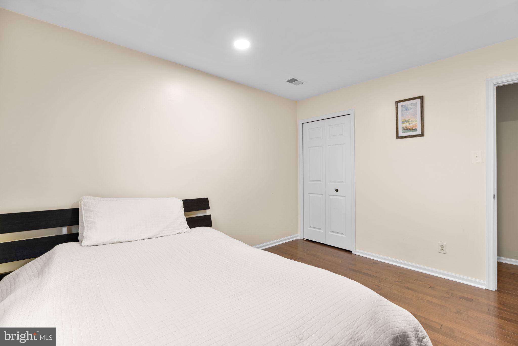 BURLEIGH MANOR - Residential