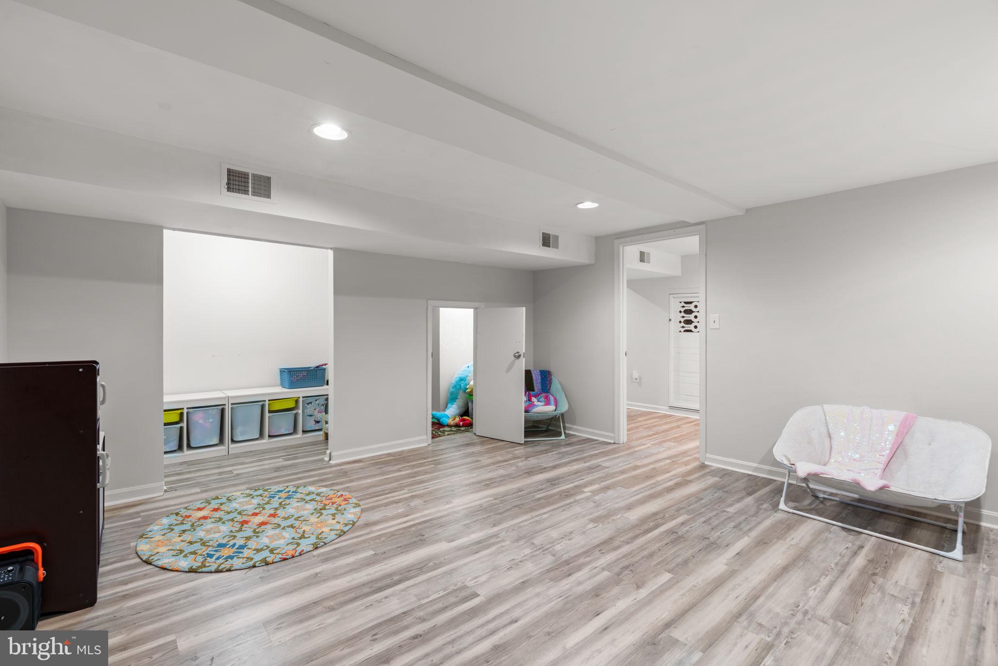 BURLEIGH MANOR - Residential