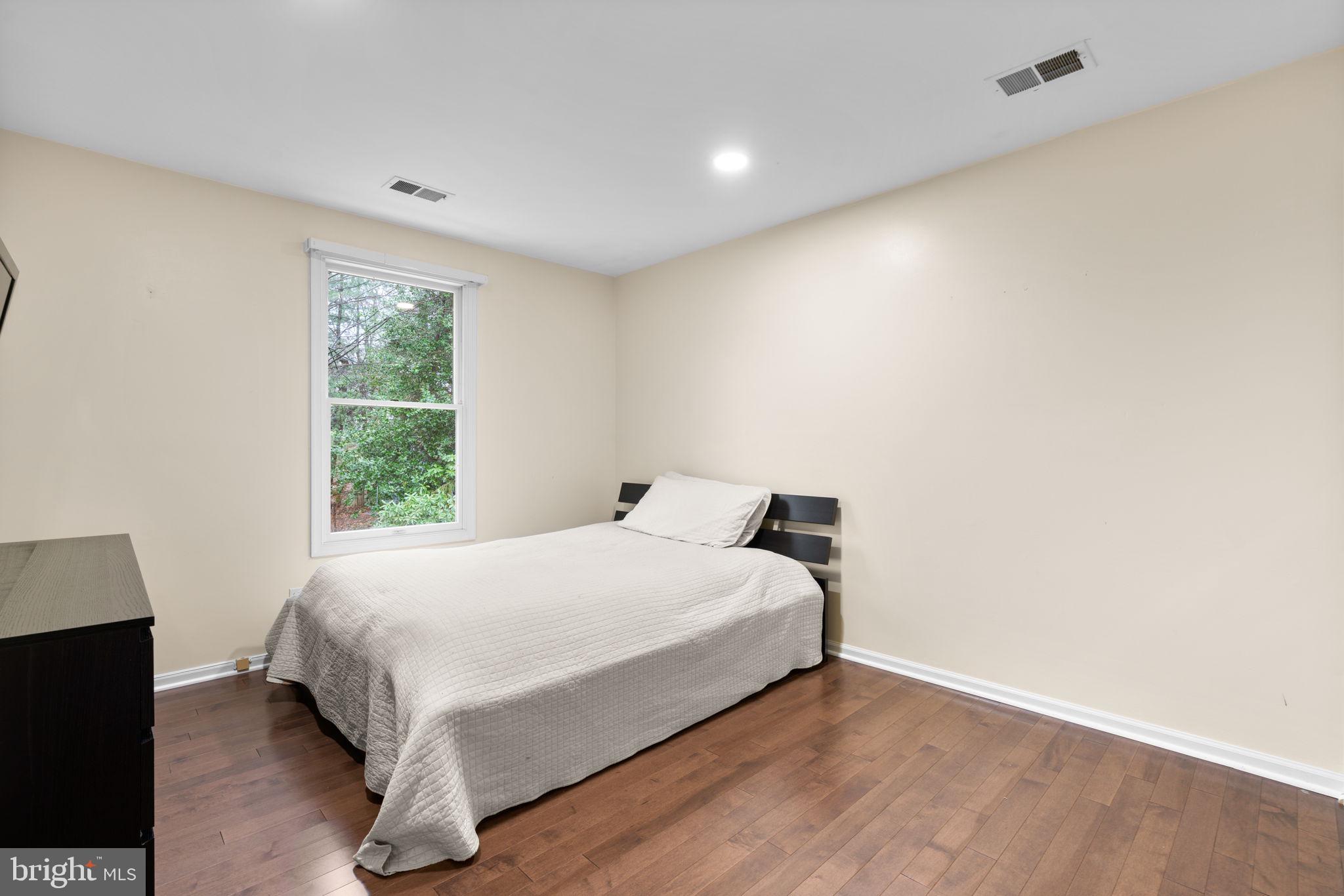 BURLEIGH MANOR - Residential