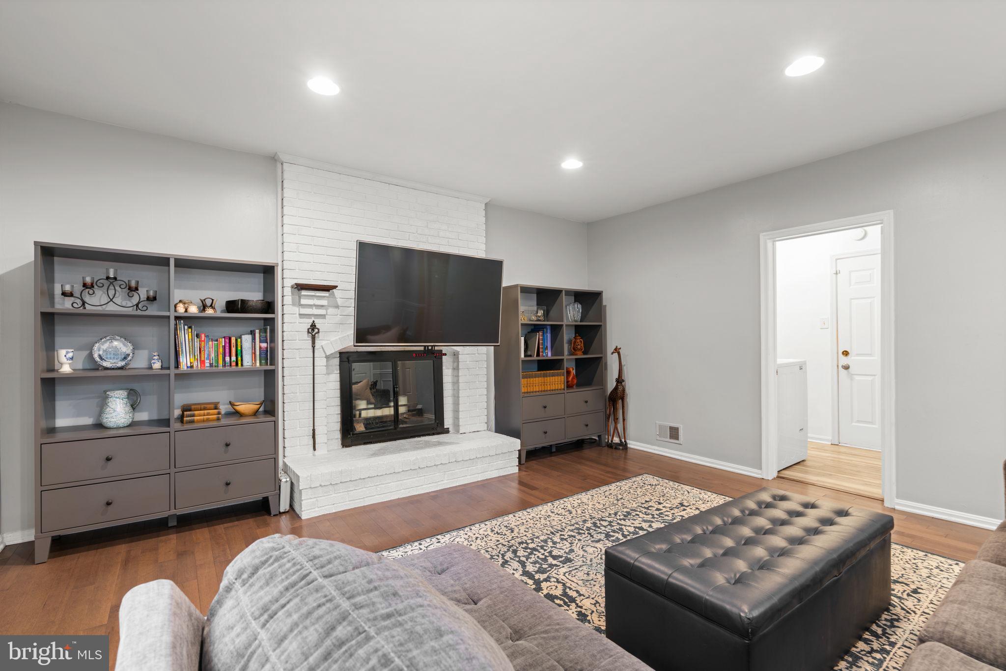 BURLEIGH MANOR - Residential