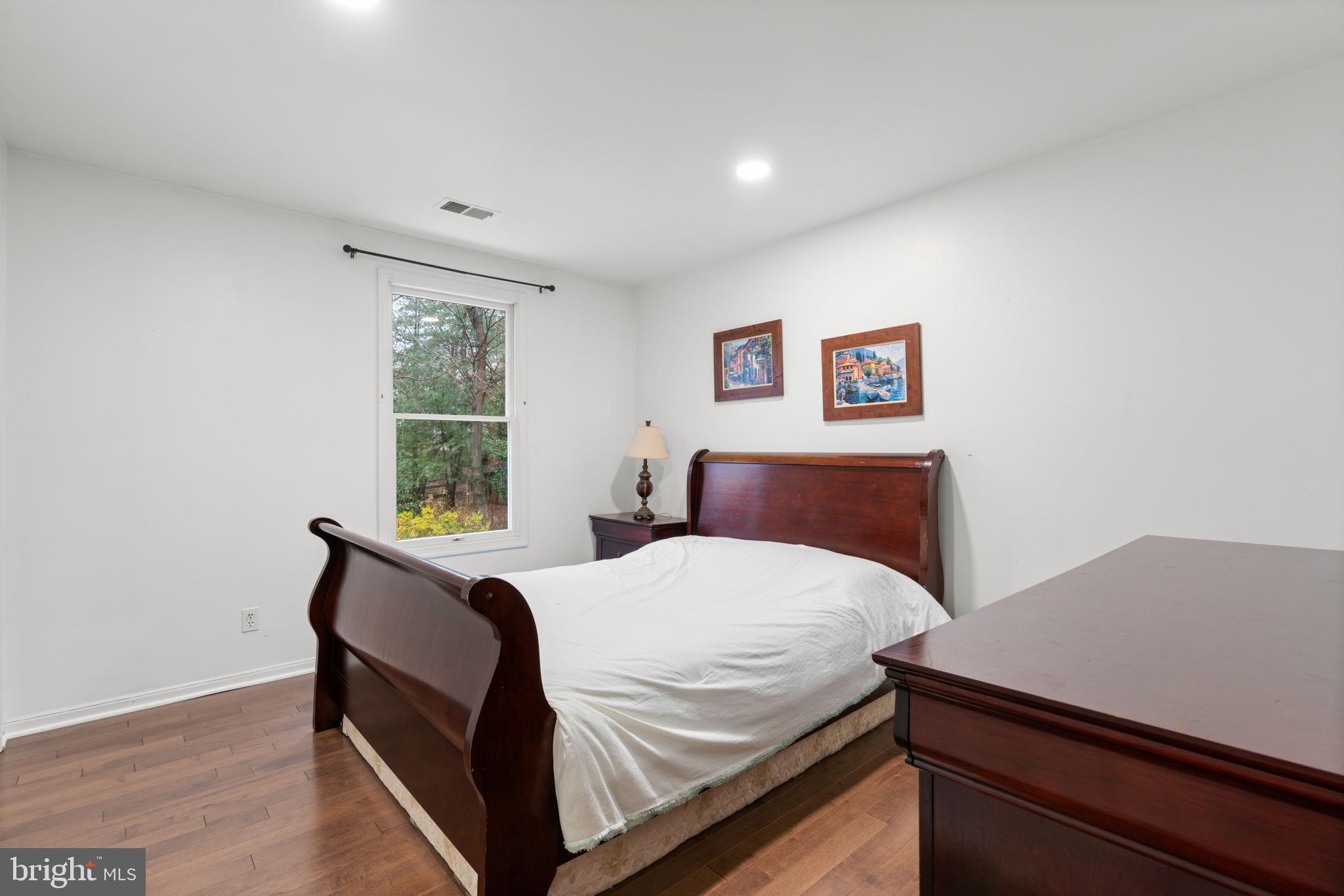 BURLEIGH MANOR - Residential