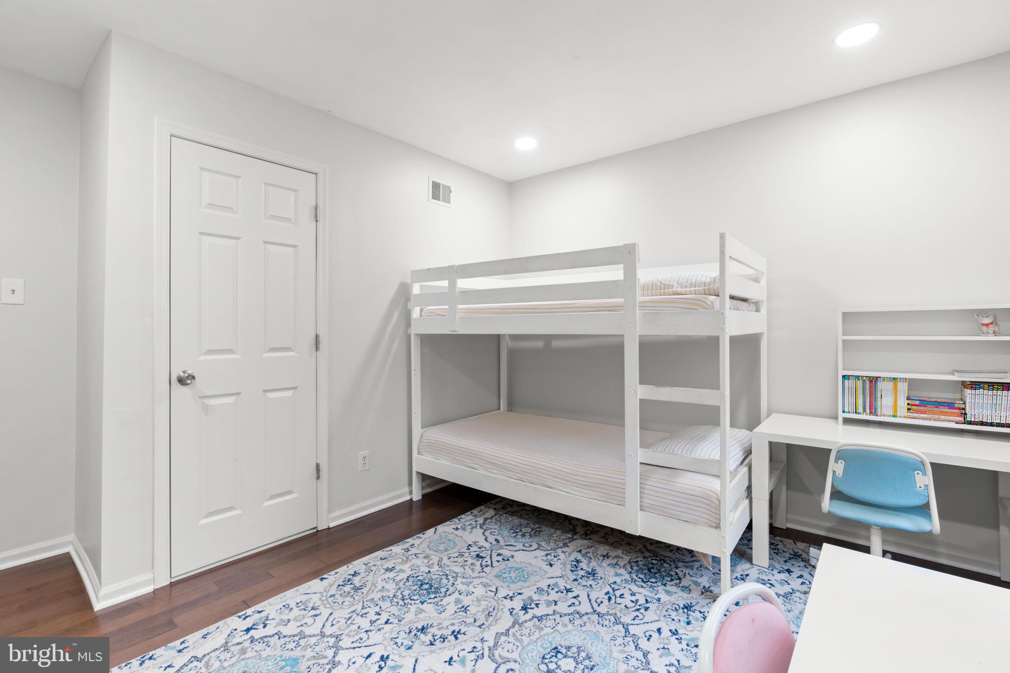 BURLEIGH MANOR - Residential