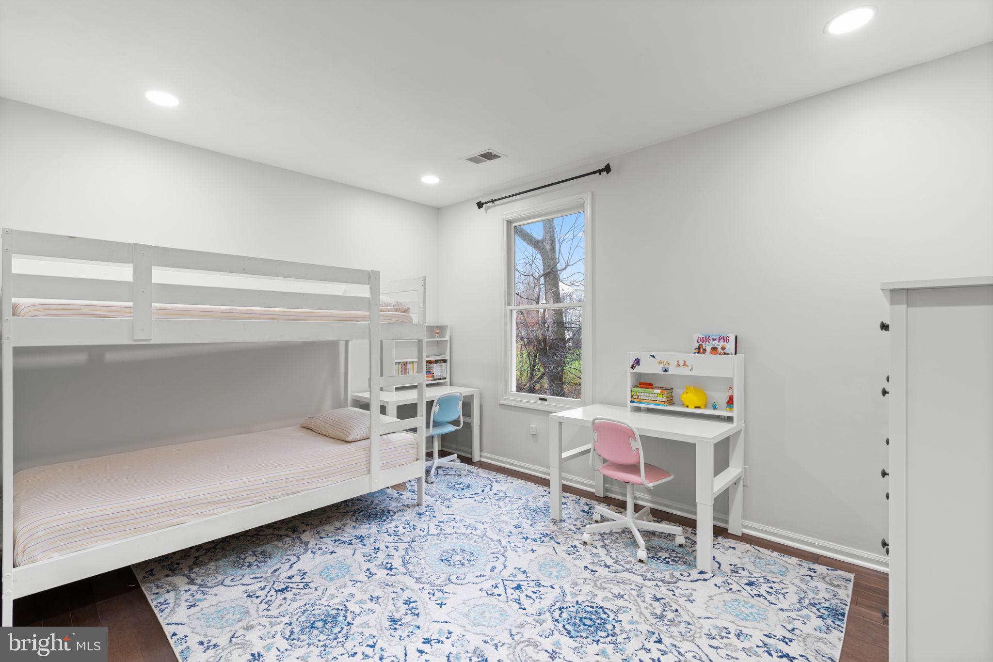 BURLEIGH MANOR - Residential