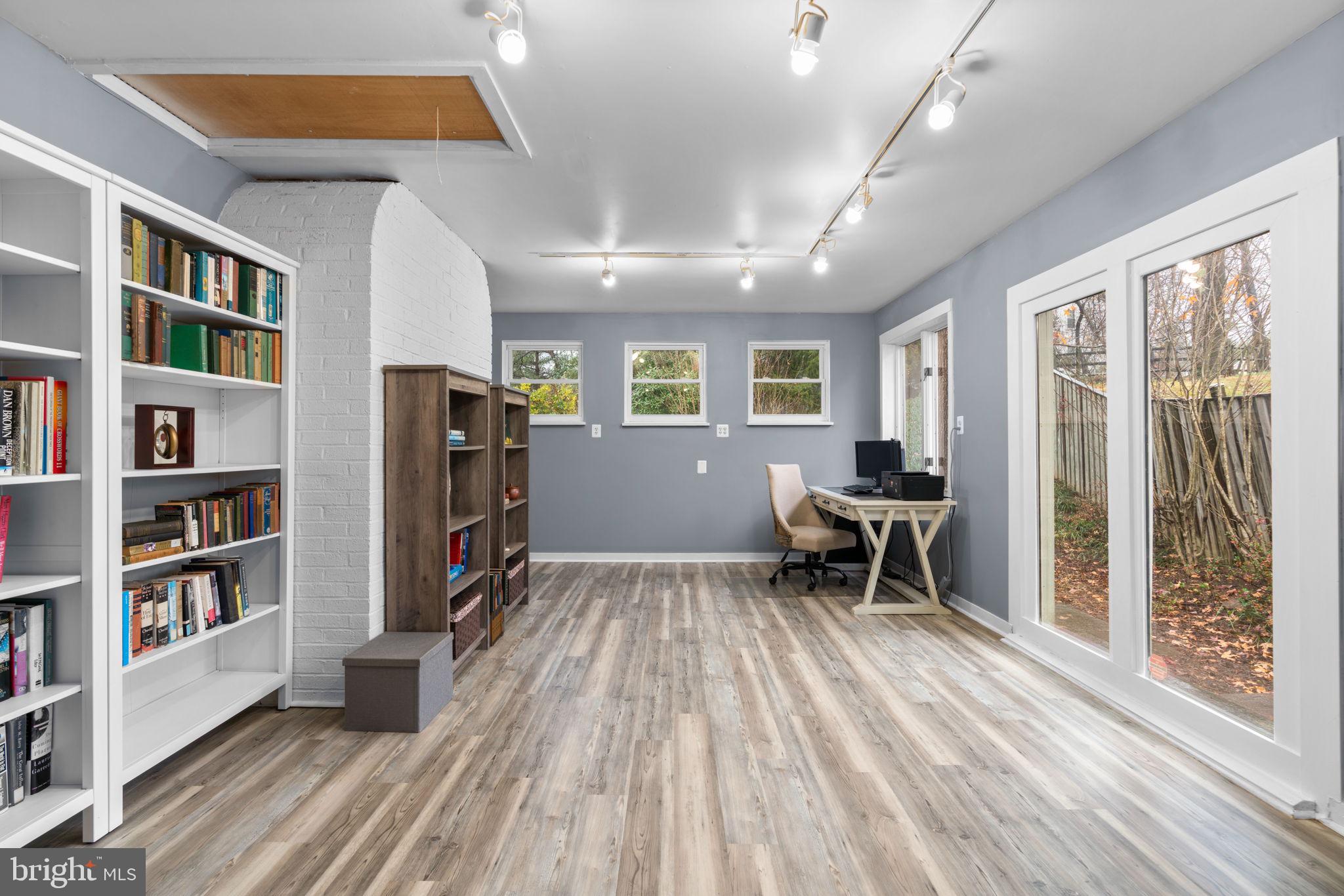 BURLEIGH MANOR - Residential