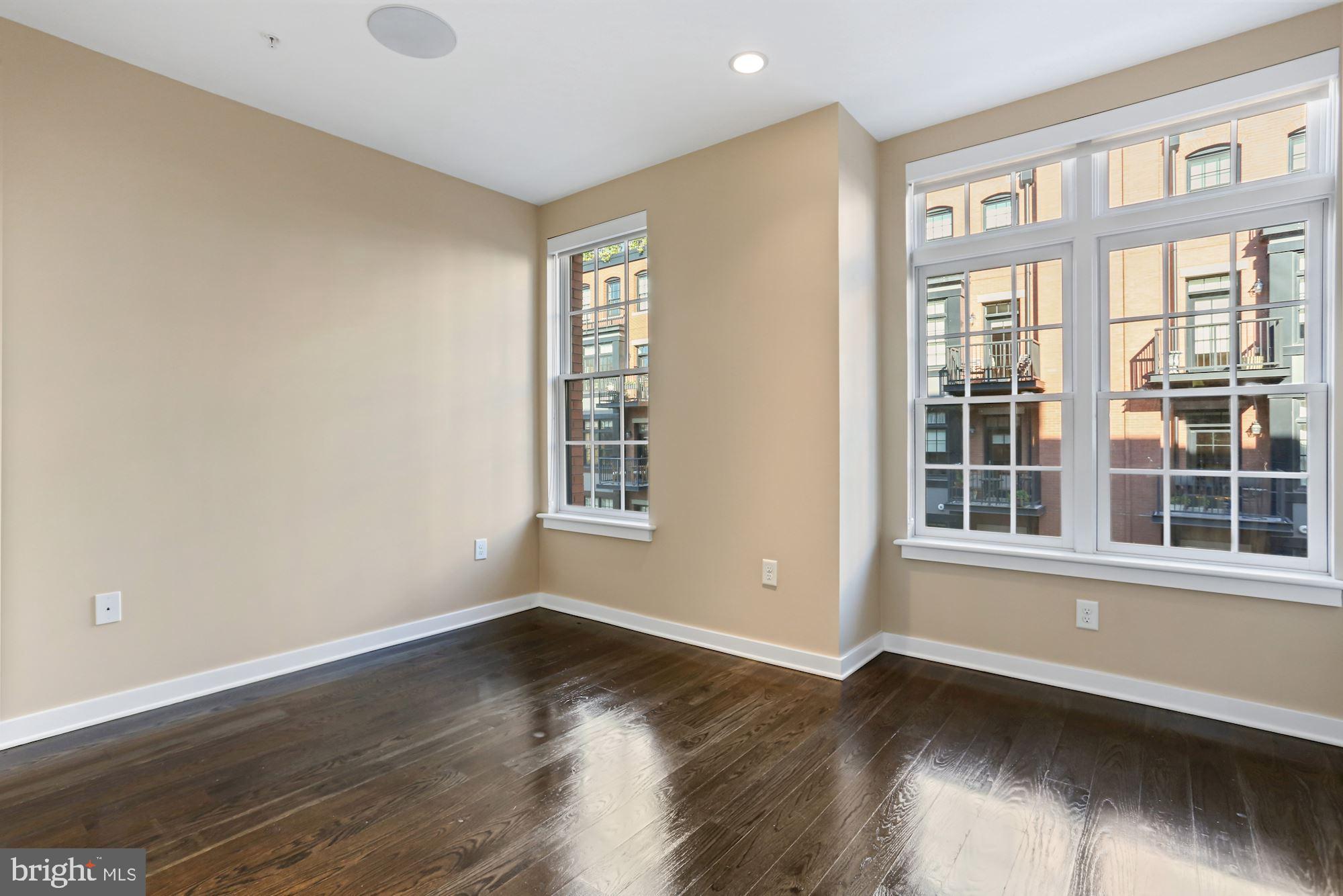 ROSSLYN - Residential Lease