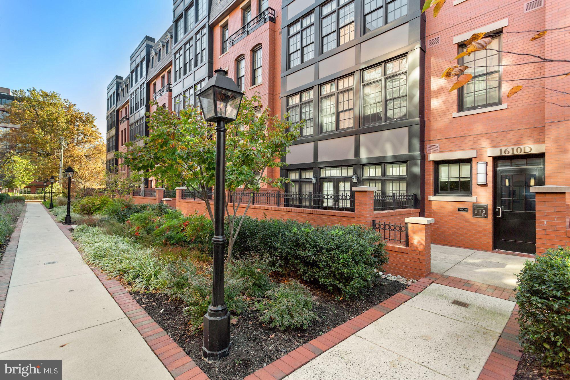 ROSSLYN - Residential Lease