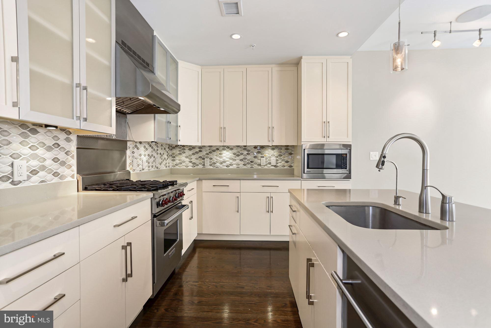 ROSSLYN - Residential Lease