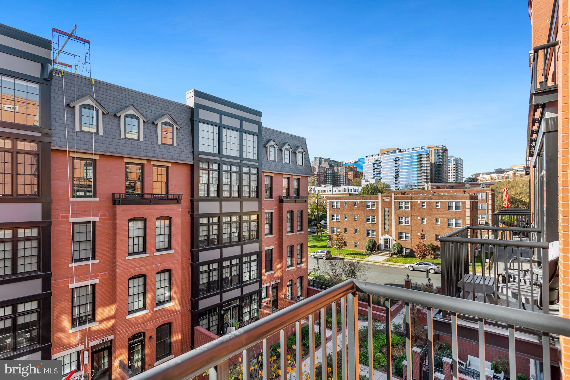 ROSSLYN - Residential Lease