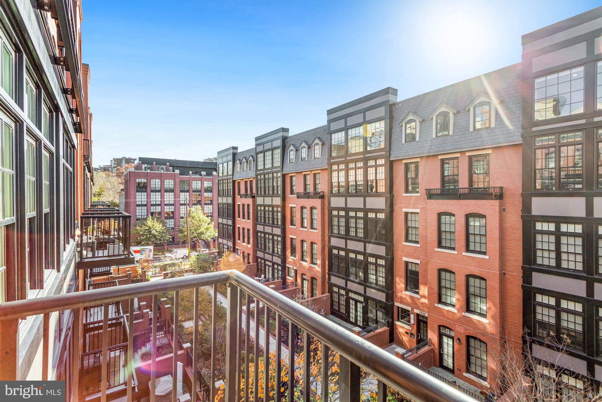 ROSSLYN - Residential Lease