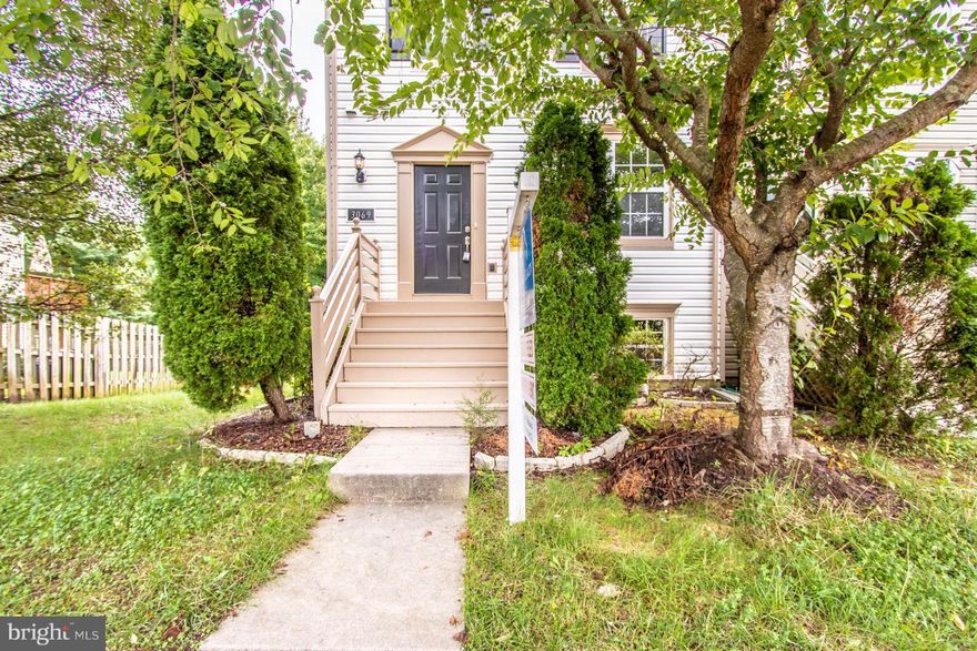 FULLY REMODELED, MUST SEE!! Beautiful End Unit, New Granite, floor, carpet, appliances, paint and lot more. Fully fenced Yard. Very spacious with luxury Master Bath, walk-in closet etc.. Home Warranty