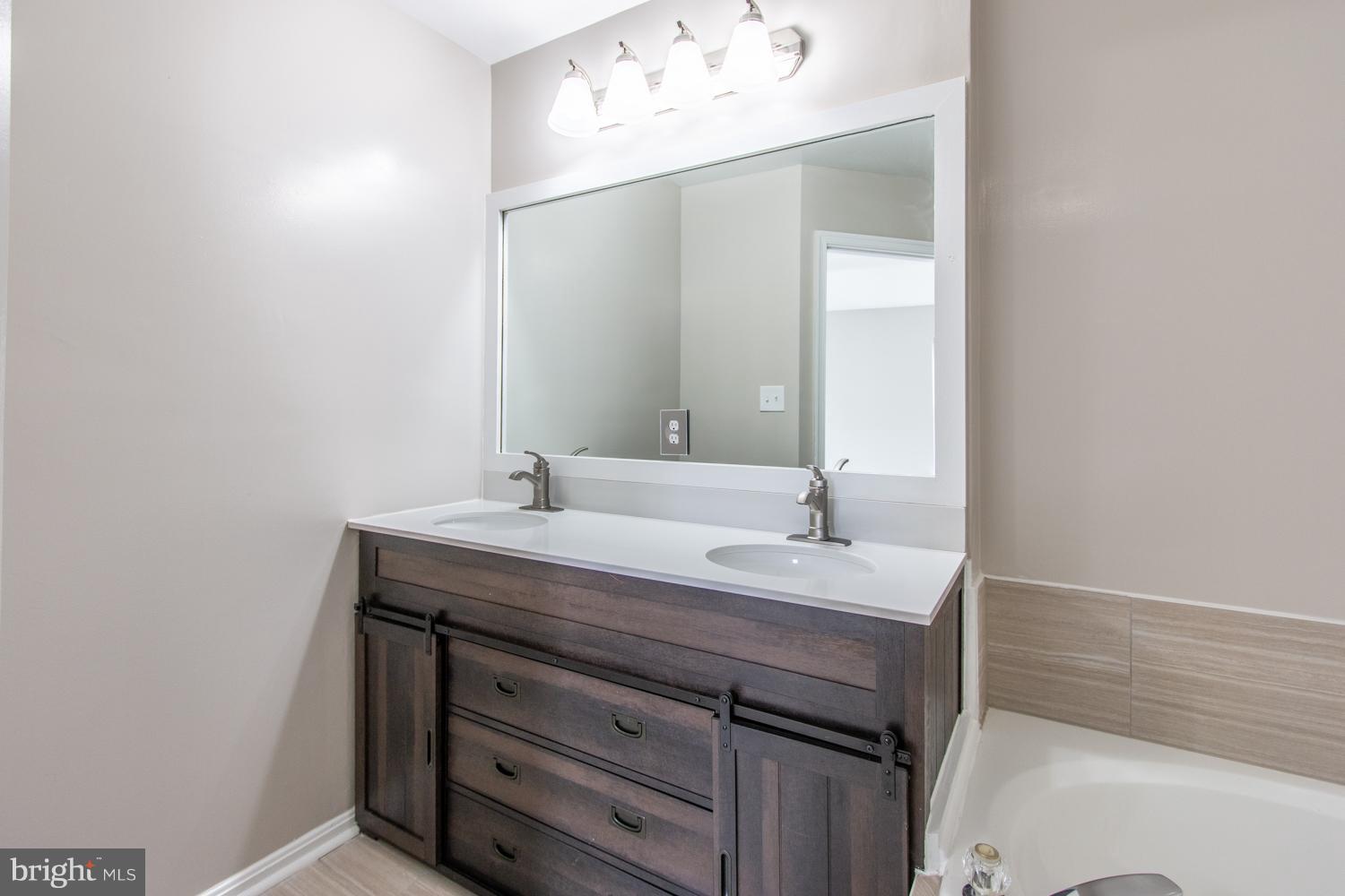 WAYSIDE VILLAGE - Residential