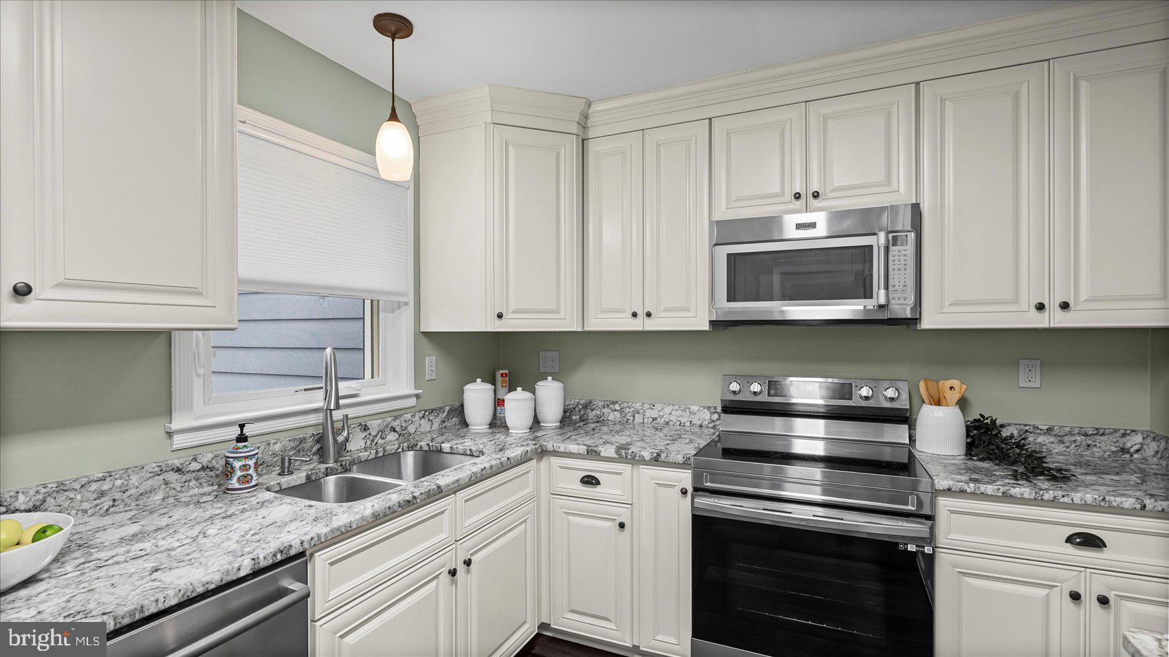 HAMPTON VILLAGE - Residential