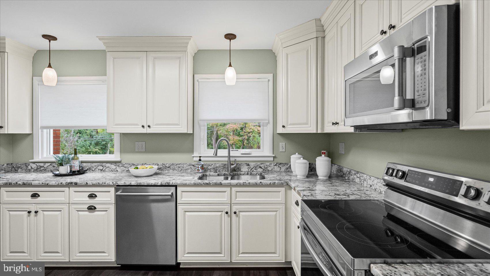 HAMPTON VILLAGE - Residential