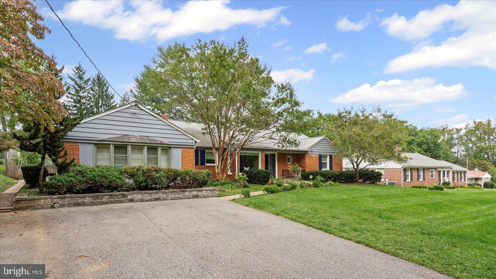 514 HAMPTON LANE