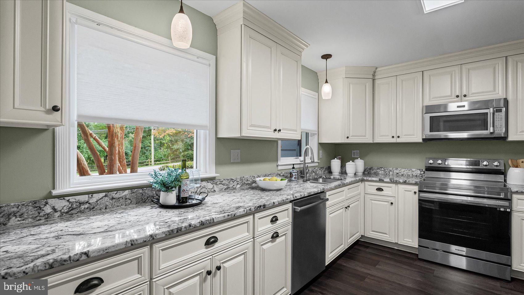 HAMPTON VILLAGE - Residential