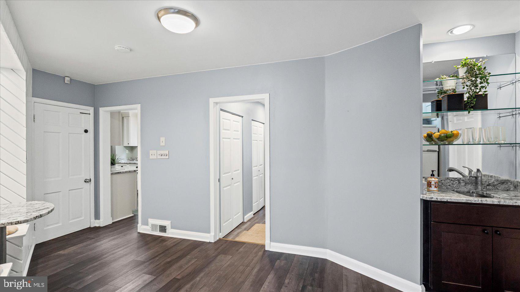 HAMPTON VILLAGE - Residential