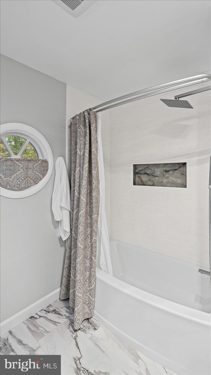 HAMPTON VILLAGE - Residential