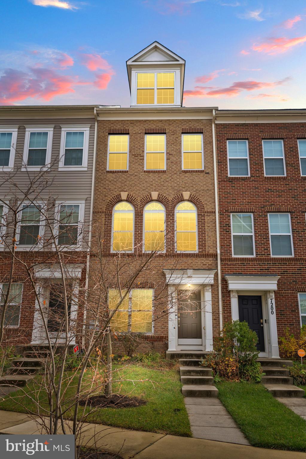 7202 SILVER THORN WAY