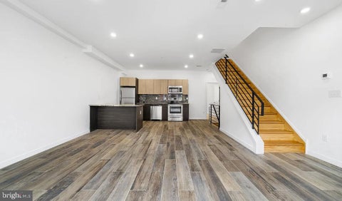 Condo For Rent - 300 Budd Street #B2<br/> PHILADELPHIA, PA 19104