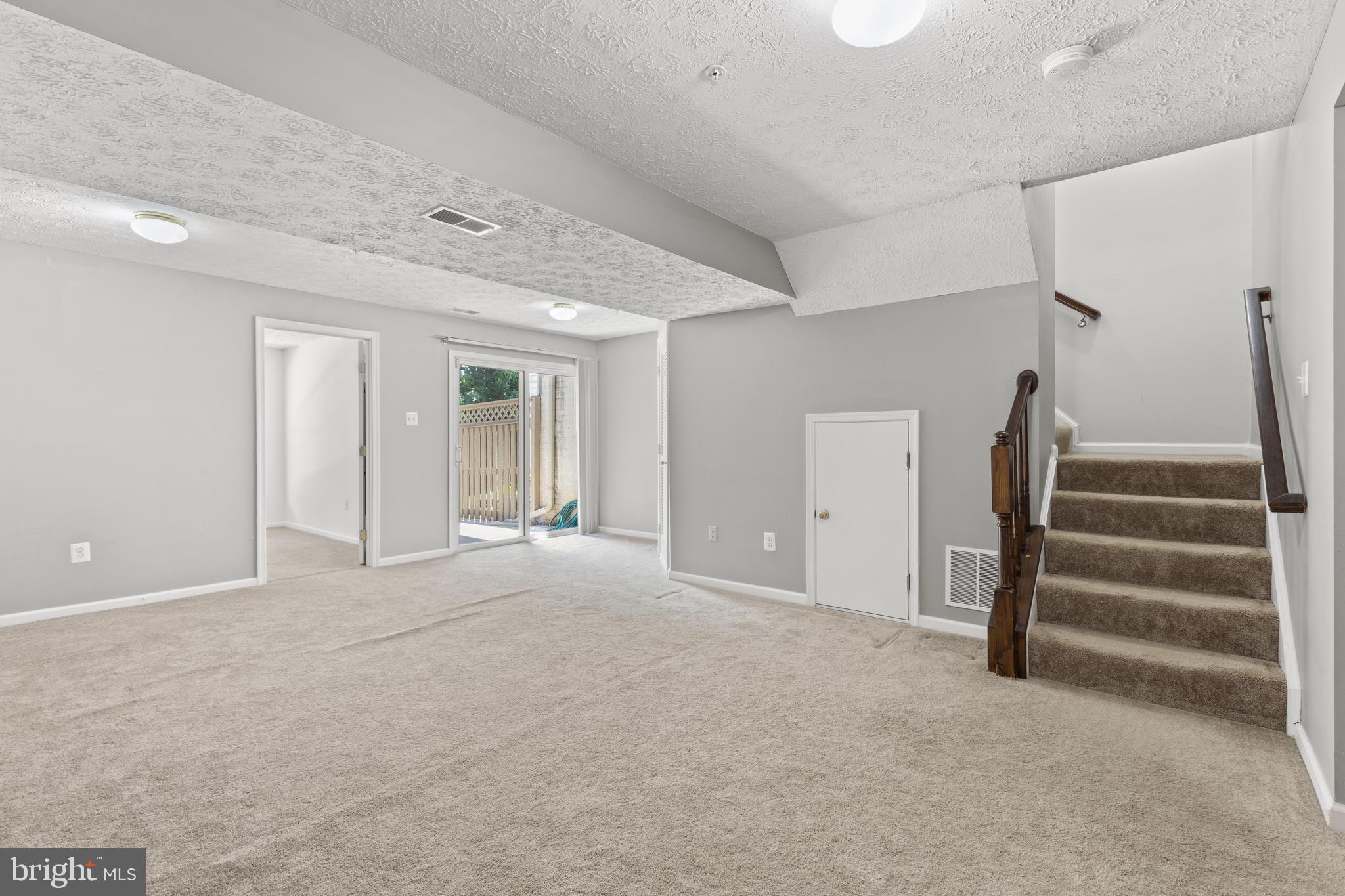 CONSTANT FRIENDSHIP - Residential Lease