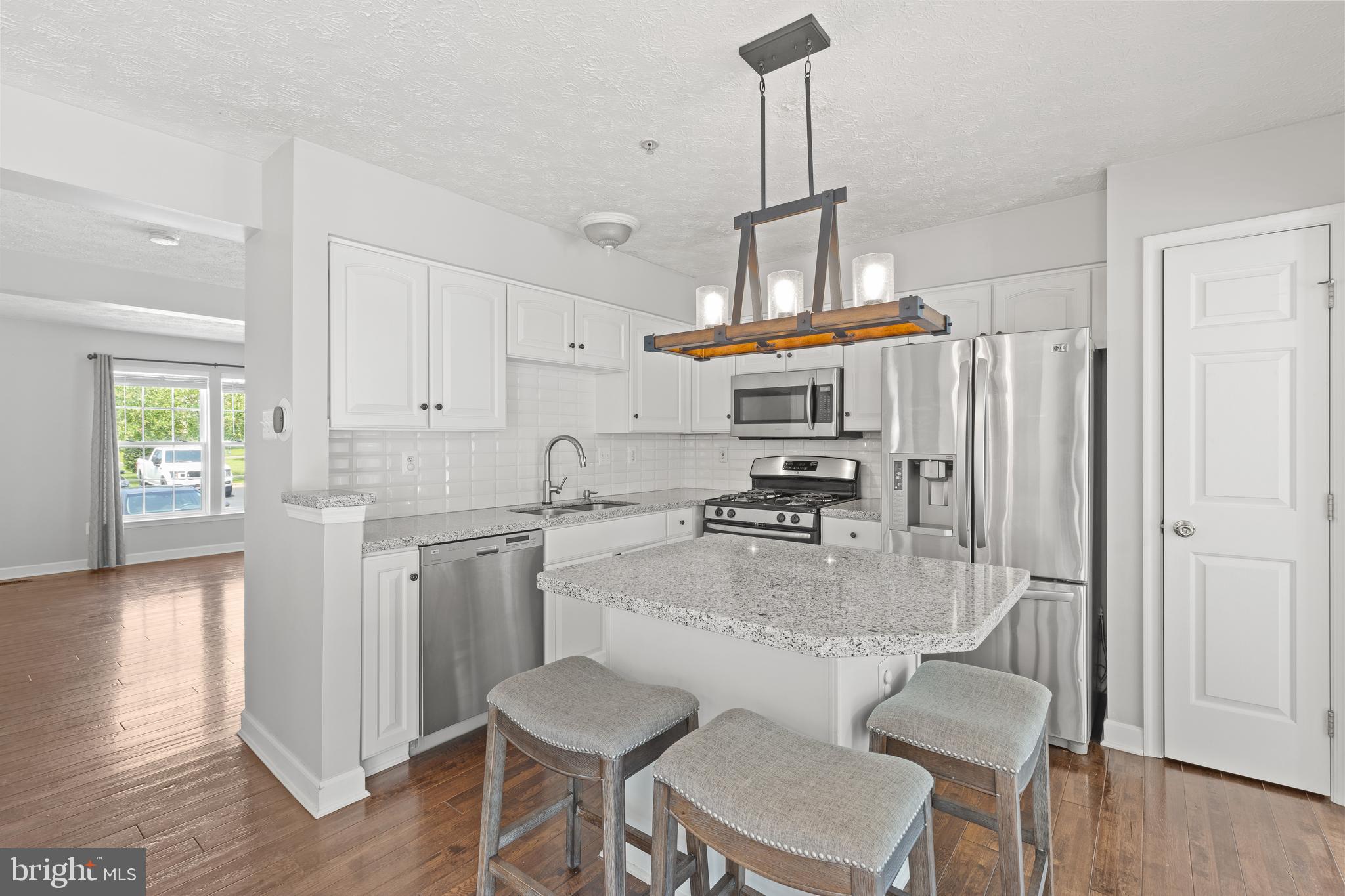 CONSTANT FRIENDSHIP - Residential Lease