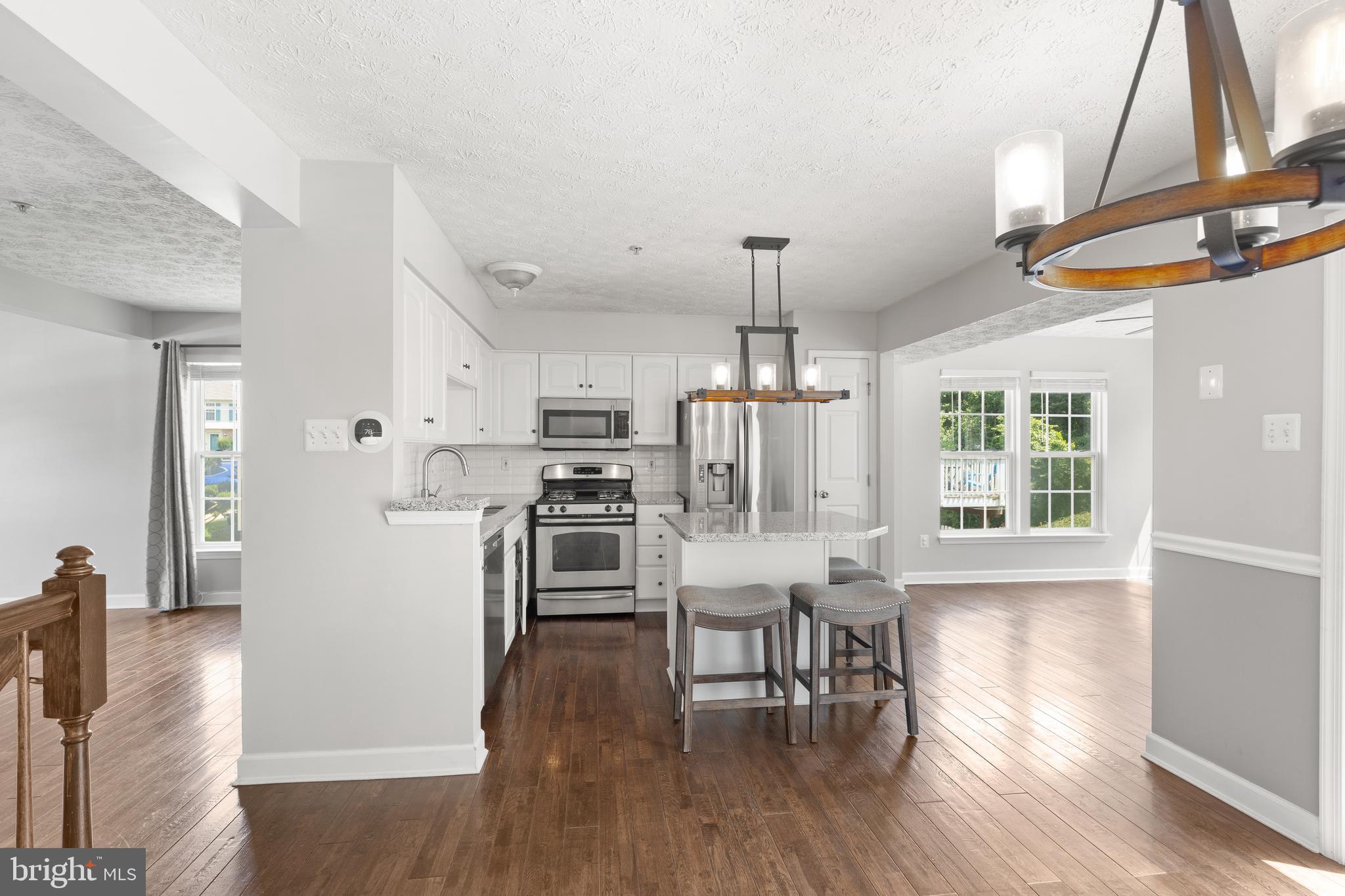 CONSTANT FRIENDSHIP - Residential Lease