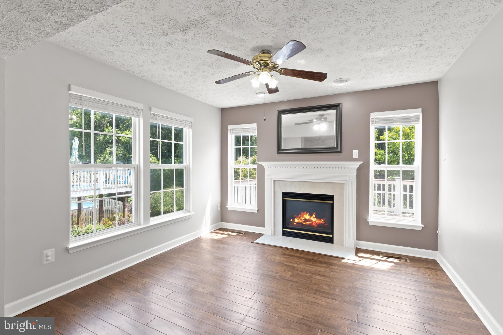 CONSTANT FRIENDSHIP - Residential Lease