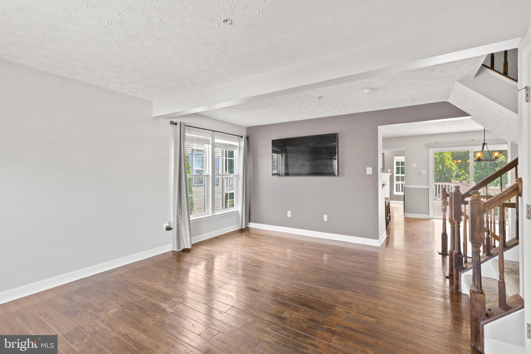 CONSTANT FRIENDSHIP - Residential Lease