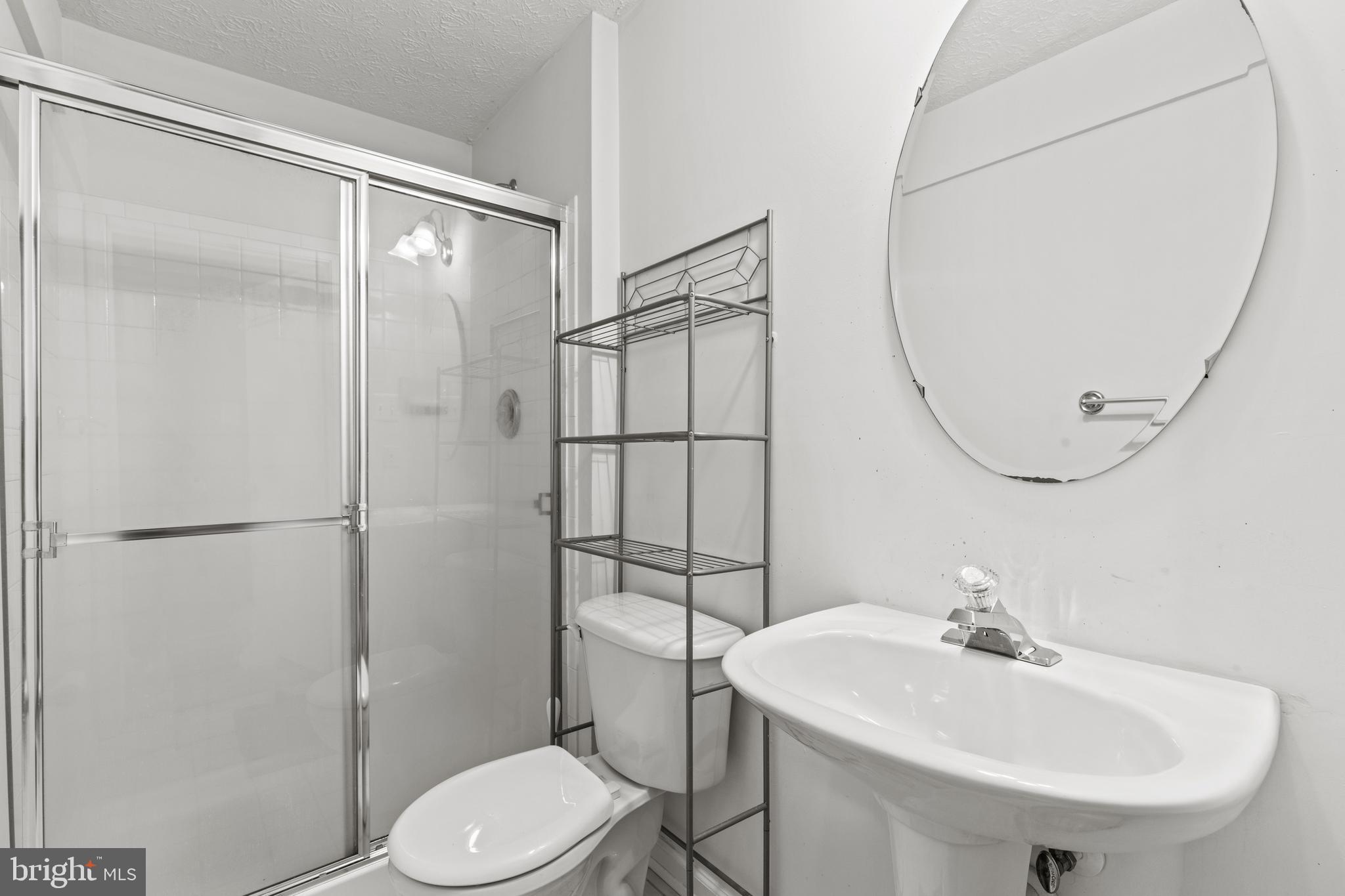 CONSTANT FRIENDSHIP - Residential Lease