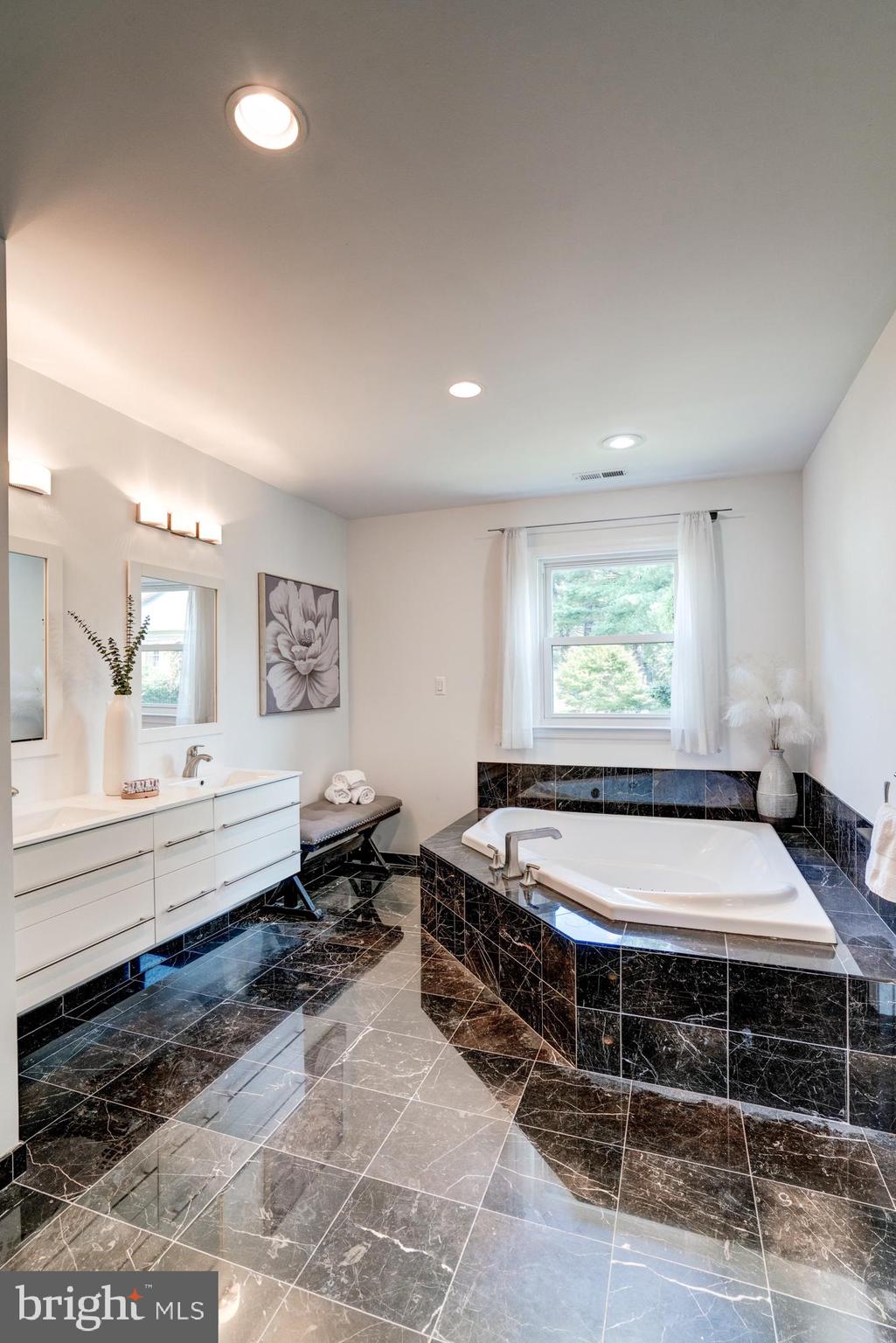 ALTA VISTA - Residential