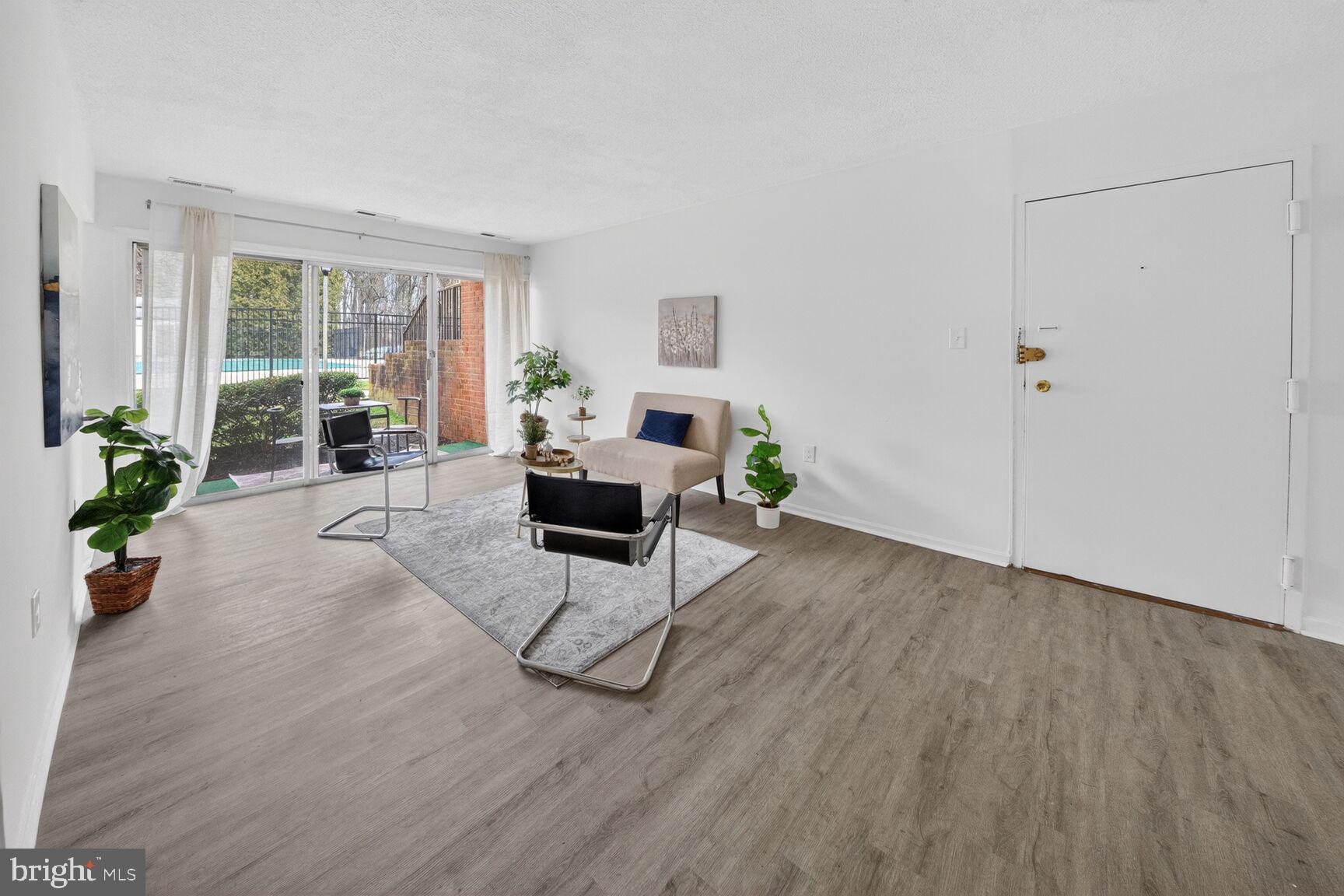 868 COLLEGE PARKWAY 102