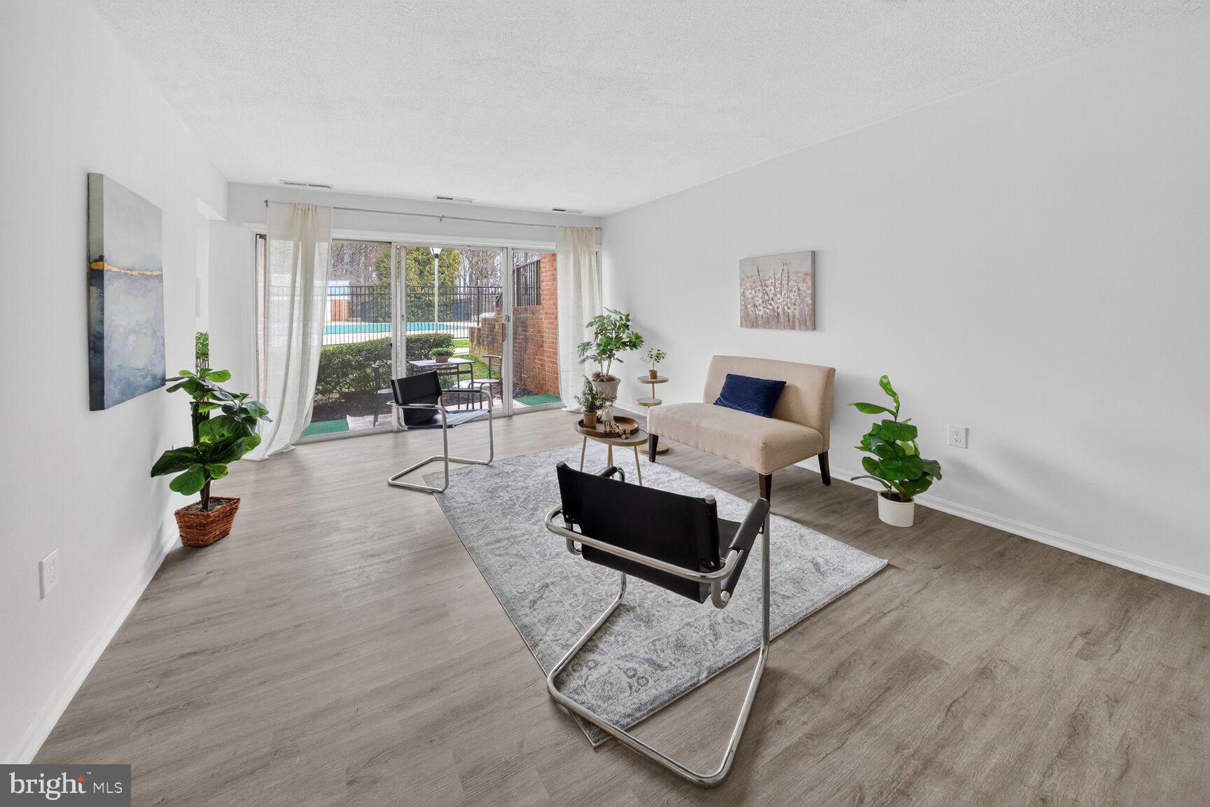 868 COLLEGE PARKWAY 102