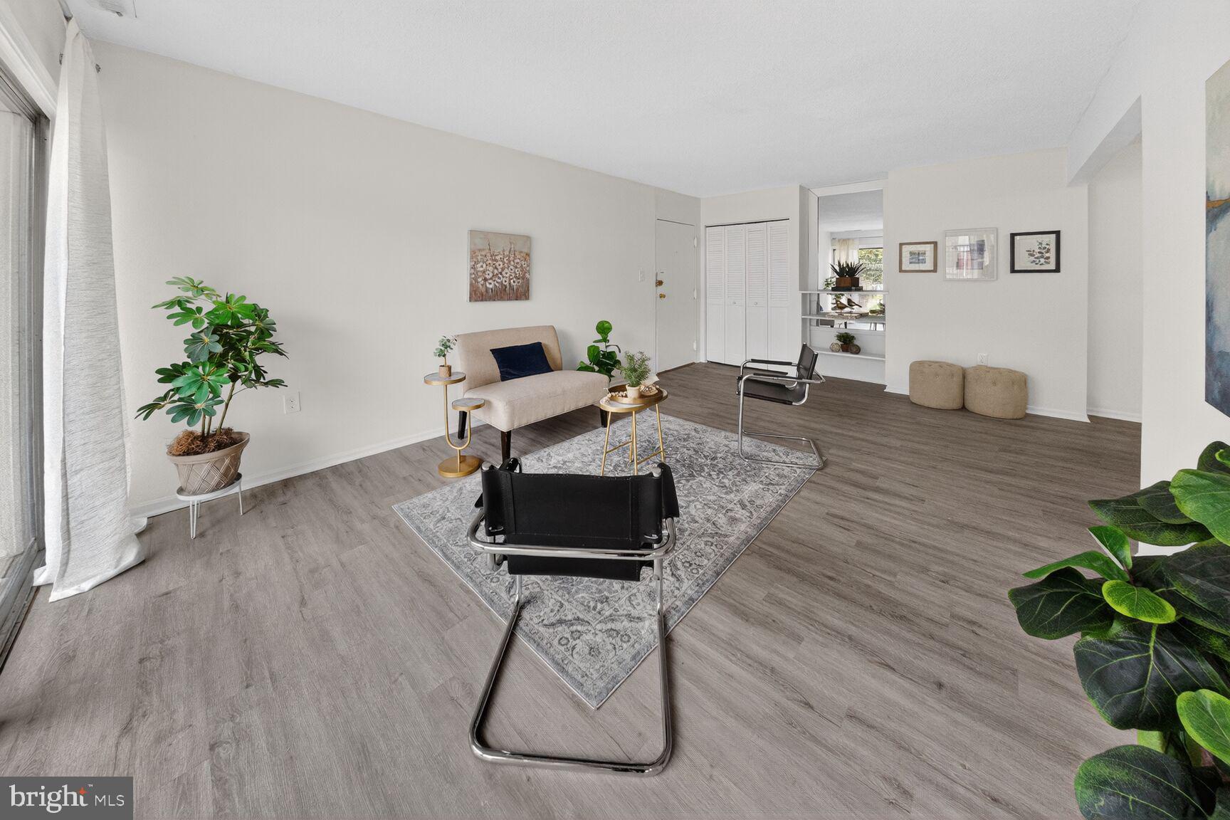 868 COLLEGE PARKWAY 102