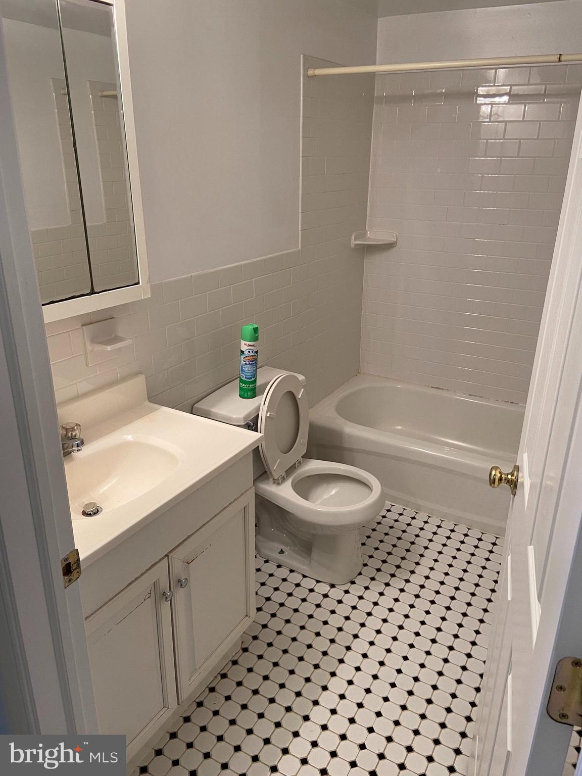 ROXBOROUGH - Residential Lease