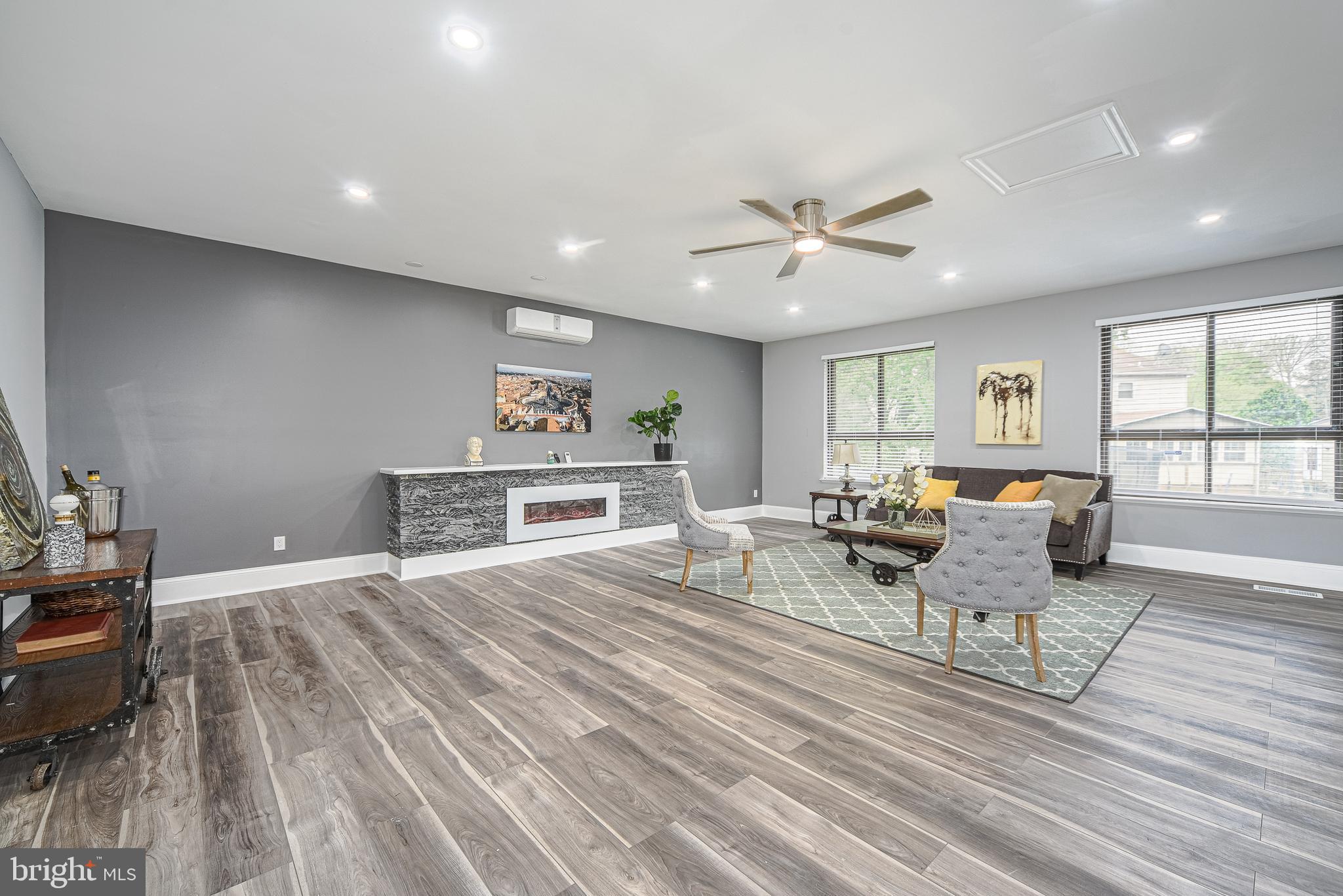 WOODBRIDGE VALLEY - Residential