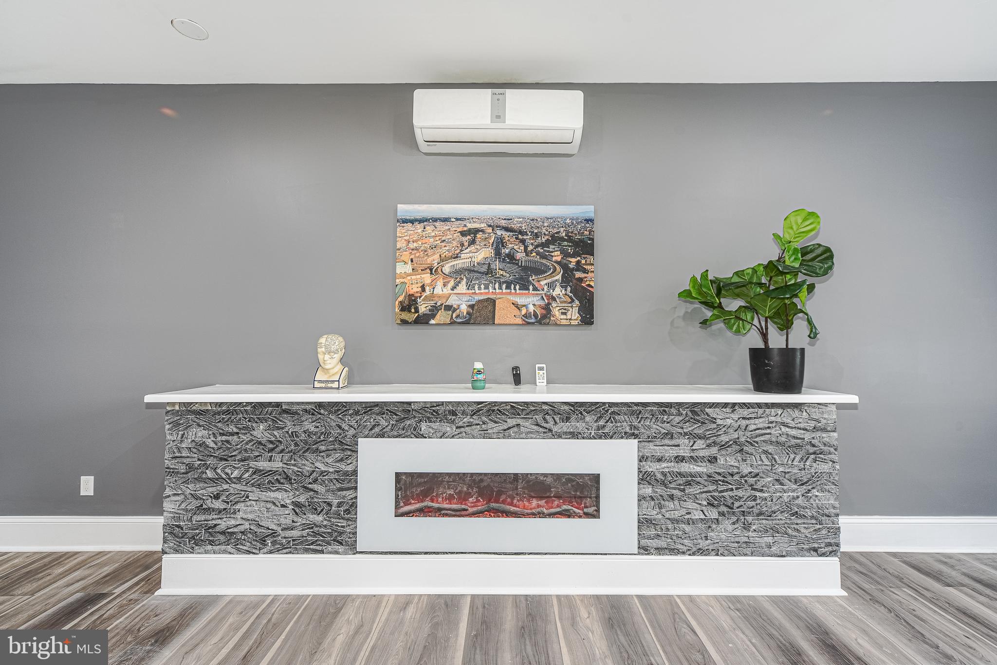 WOODBRIDGE VALLEY - Residential