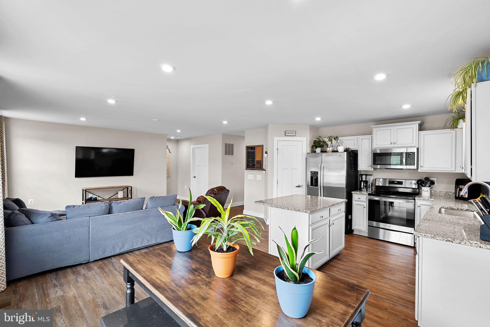 SOUTH BROOK - Residential