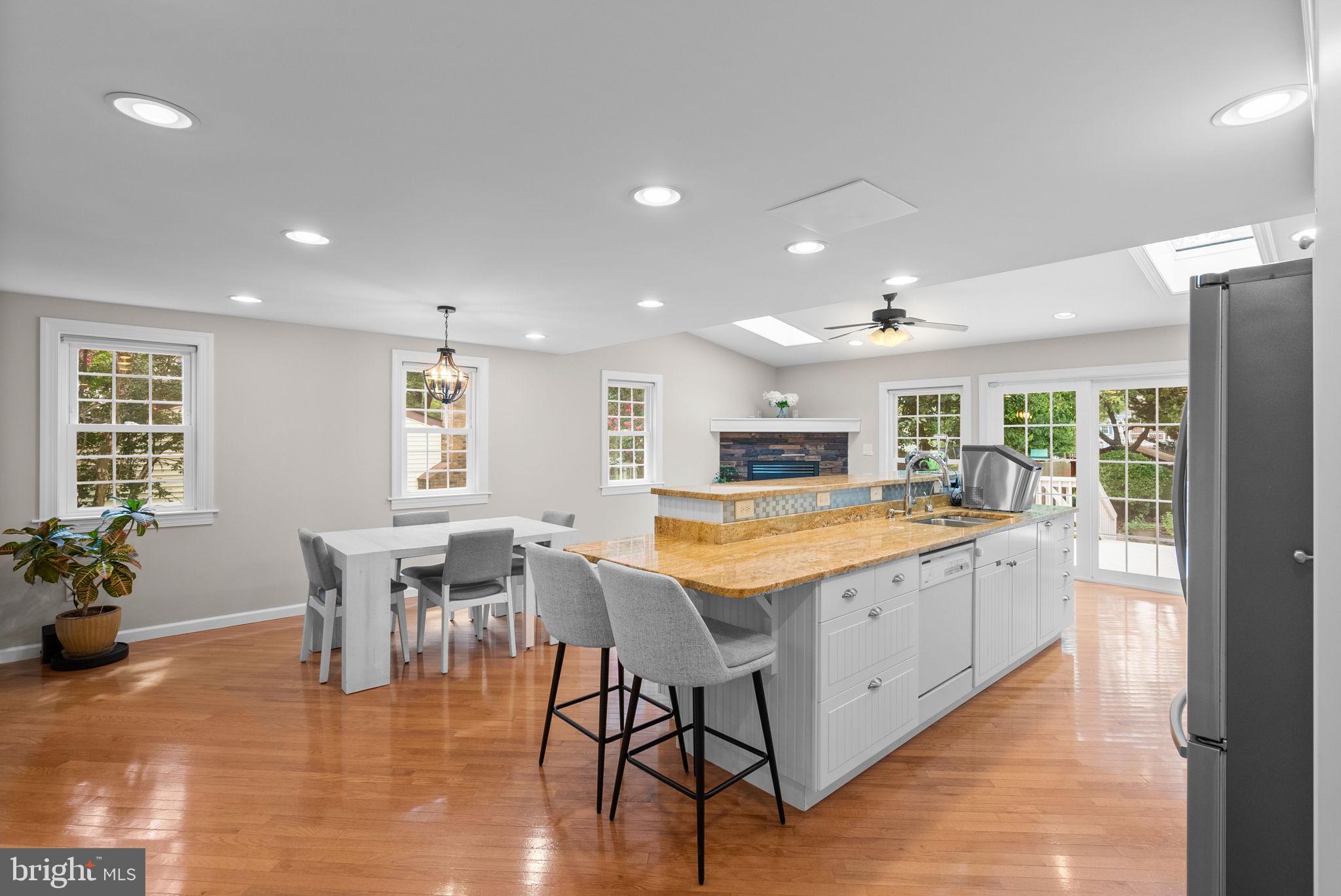 708 RADNOR COURT