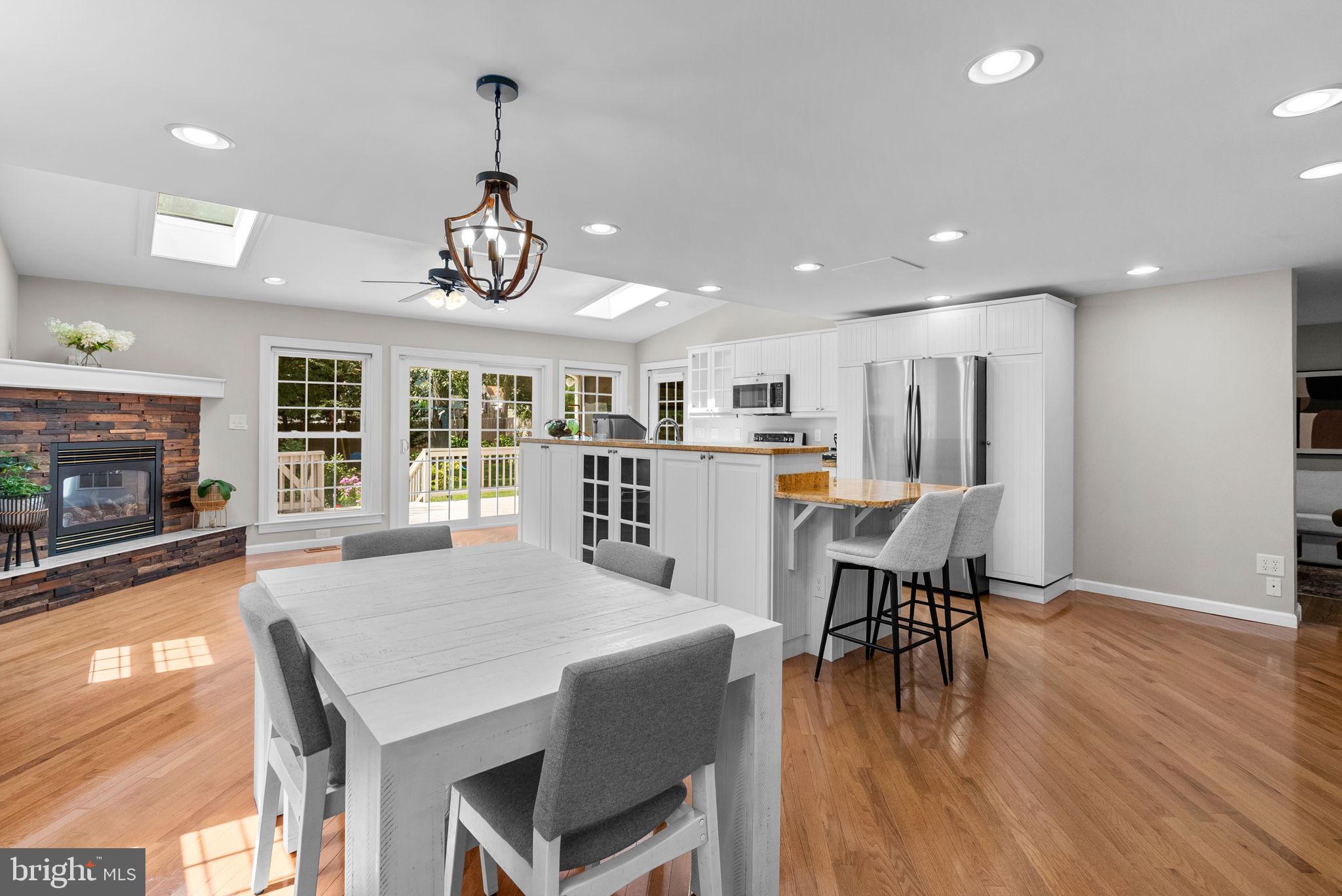 708 RADNOR COURT