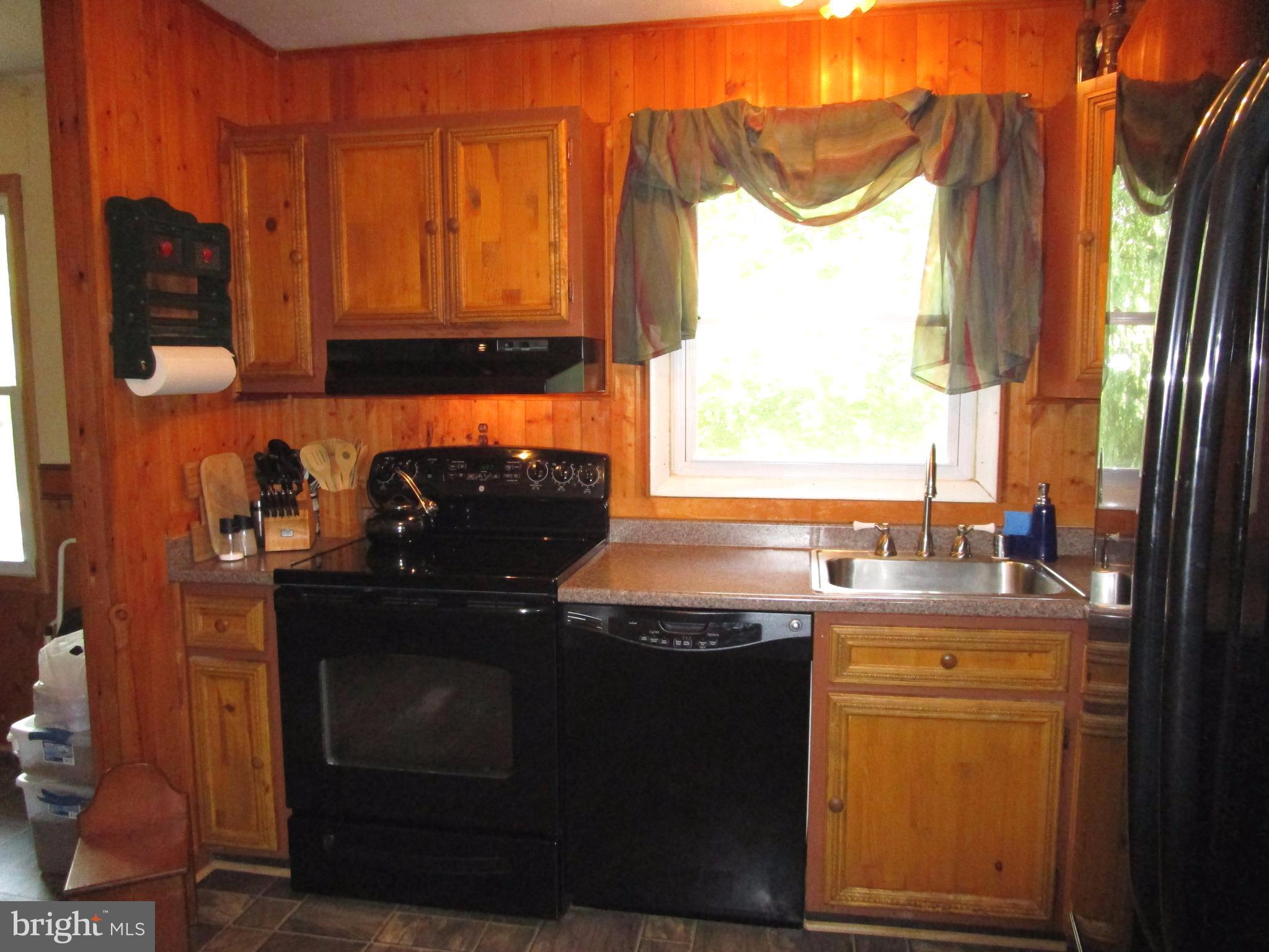 FOUR SEASONS ESTATES - Residential