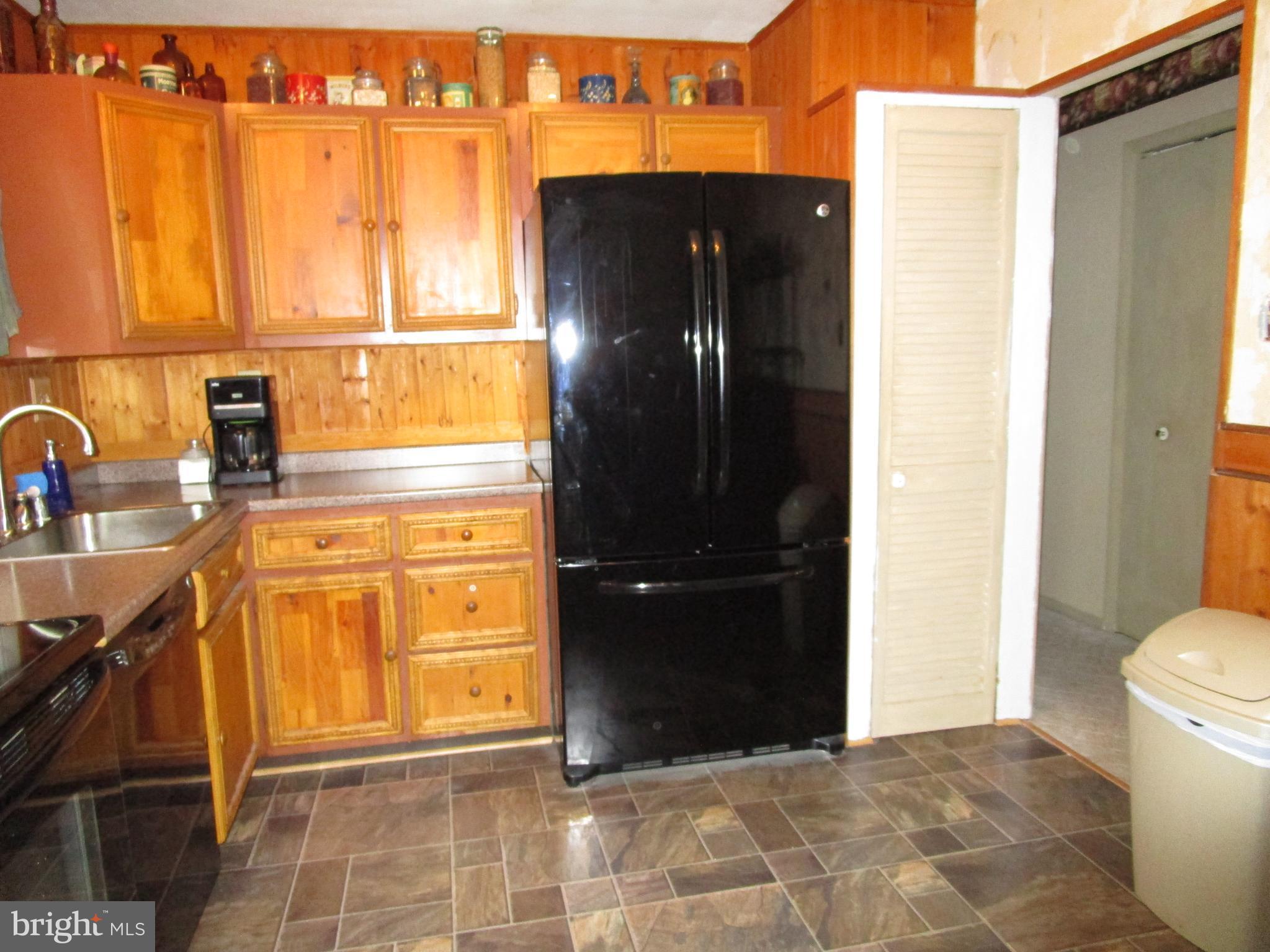 FOUR SEASONS ESTATES - Residential